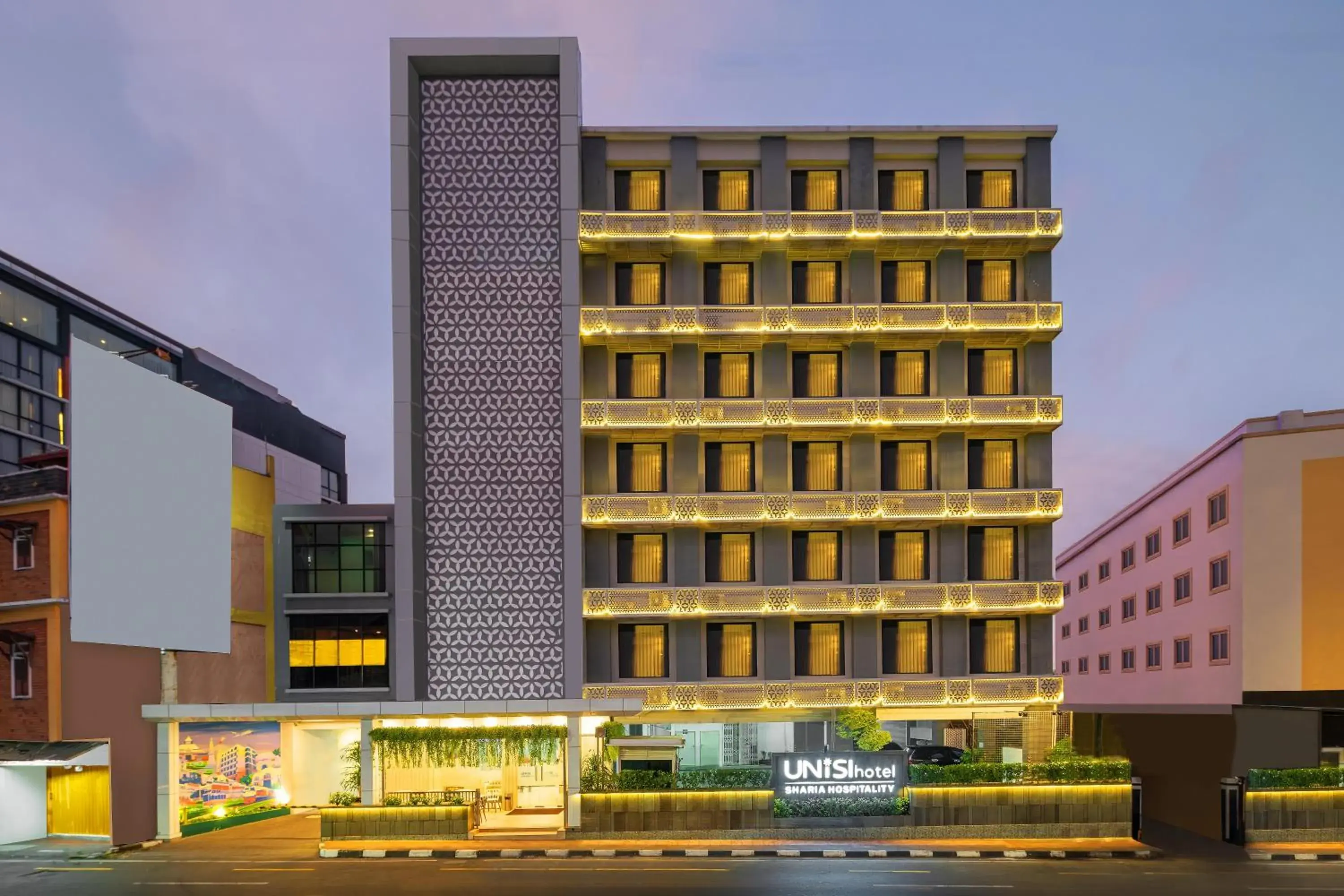 Property building in Unisi Hotel Malioboro - Jogja Syariah Property building in Unisi Hotel Malioboro - Jogja Syariah