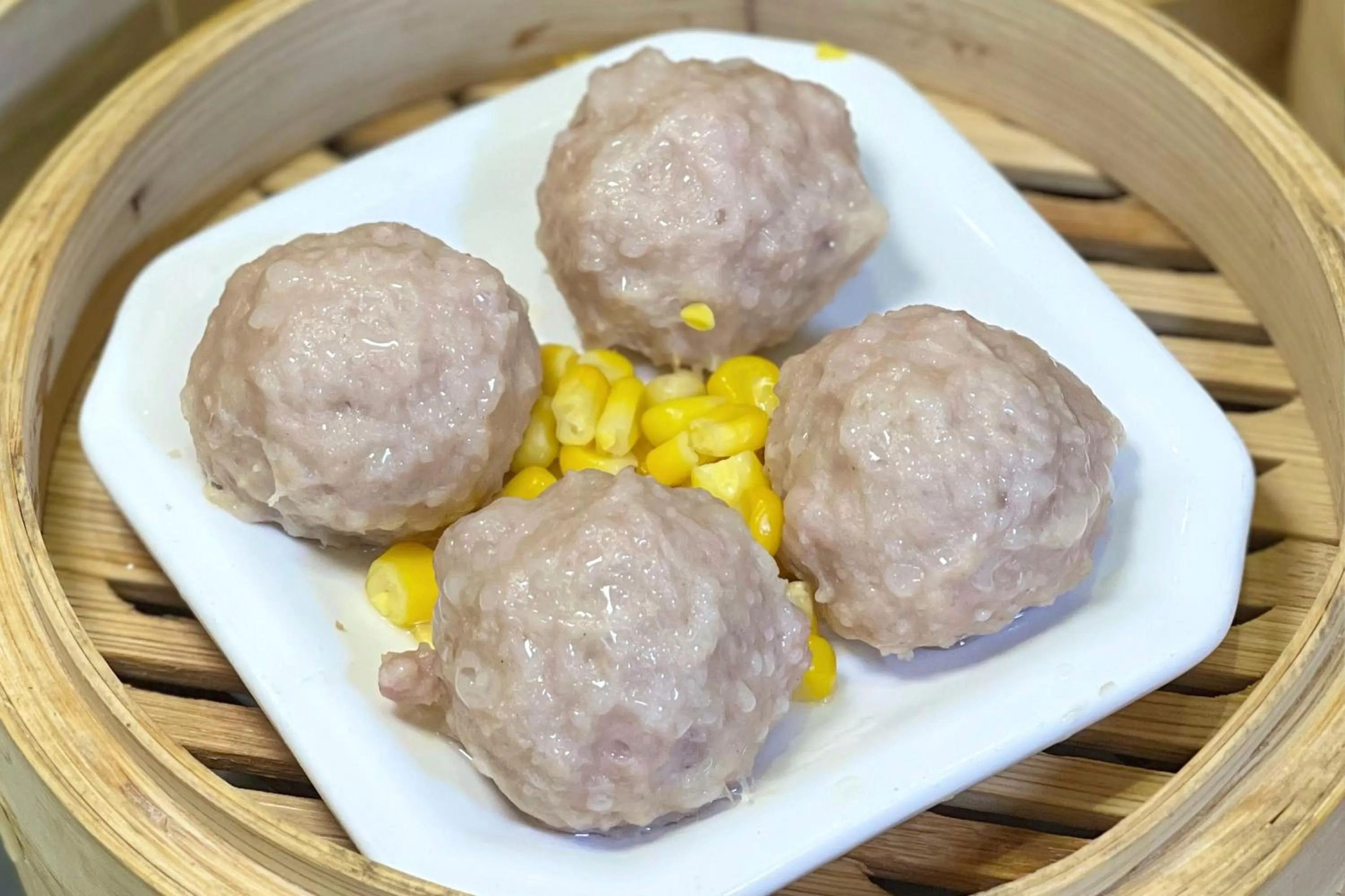 Restaurant/places to eat in Hotel Silverland