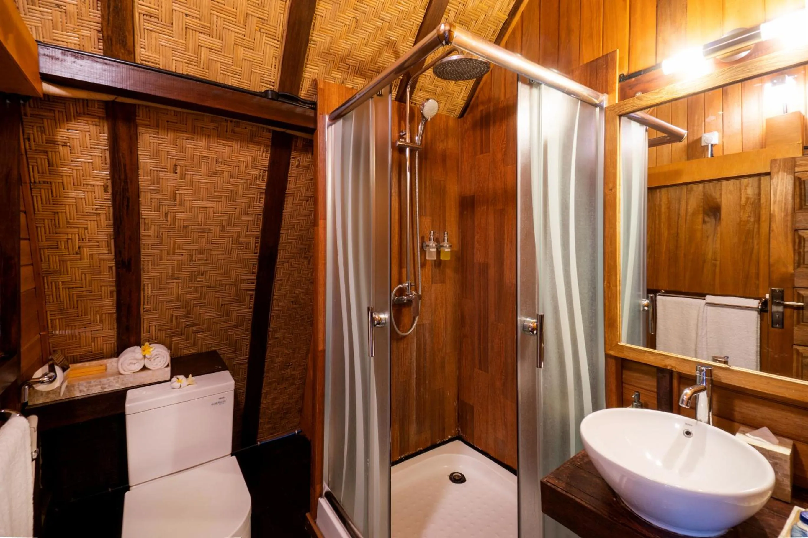 Shower in The Kirana Ungasan