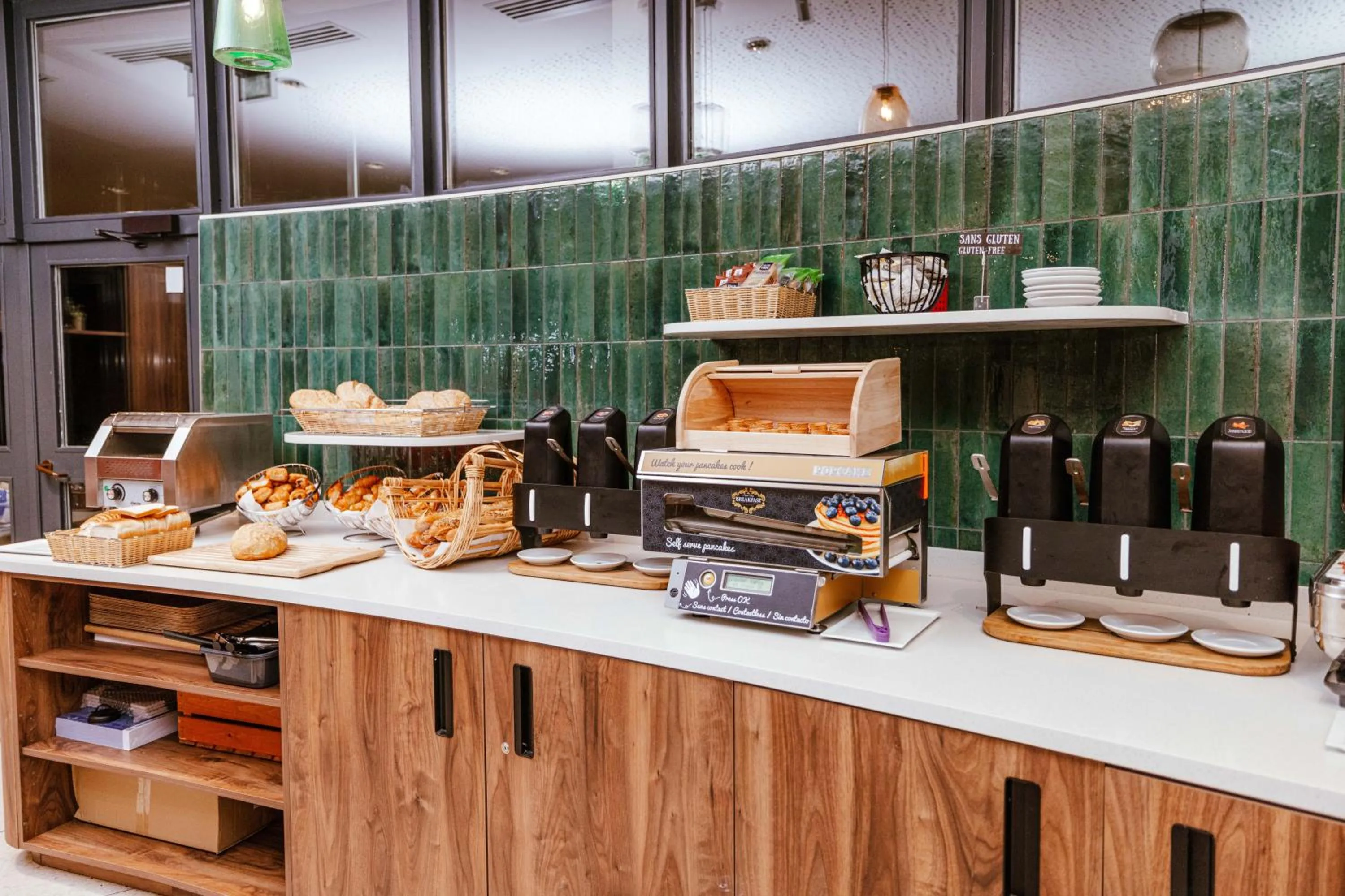 Coffee/tea facilities in Ibis Luxembourg Airport