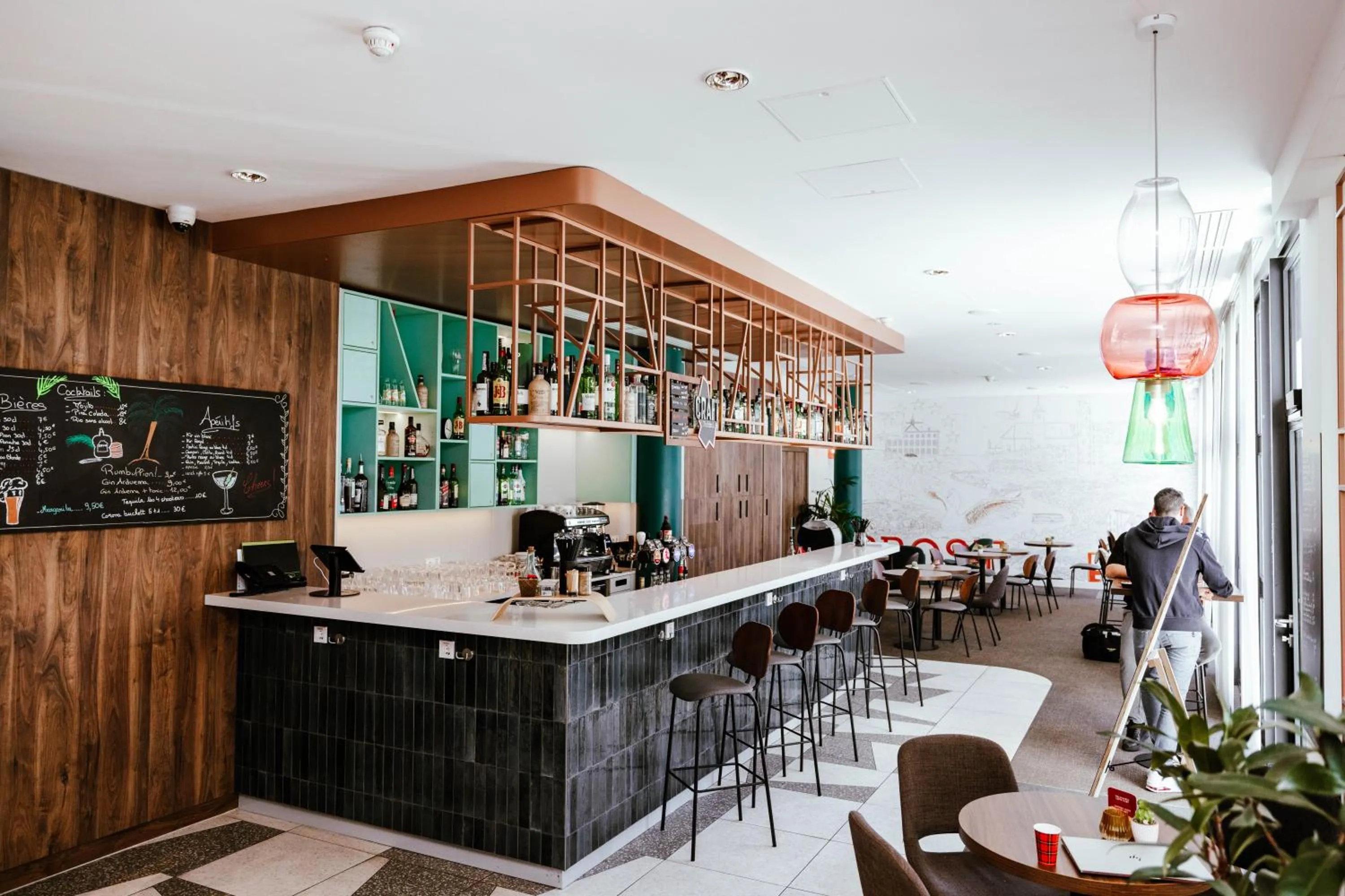 Lounge or bar in Ibis Luxembourg Airport