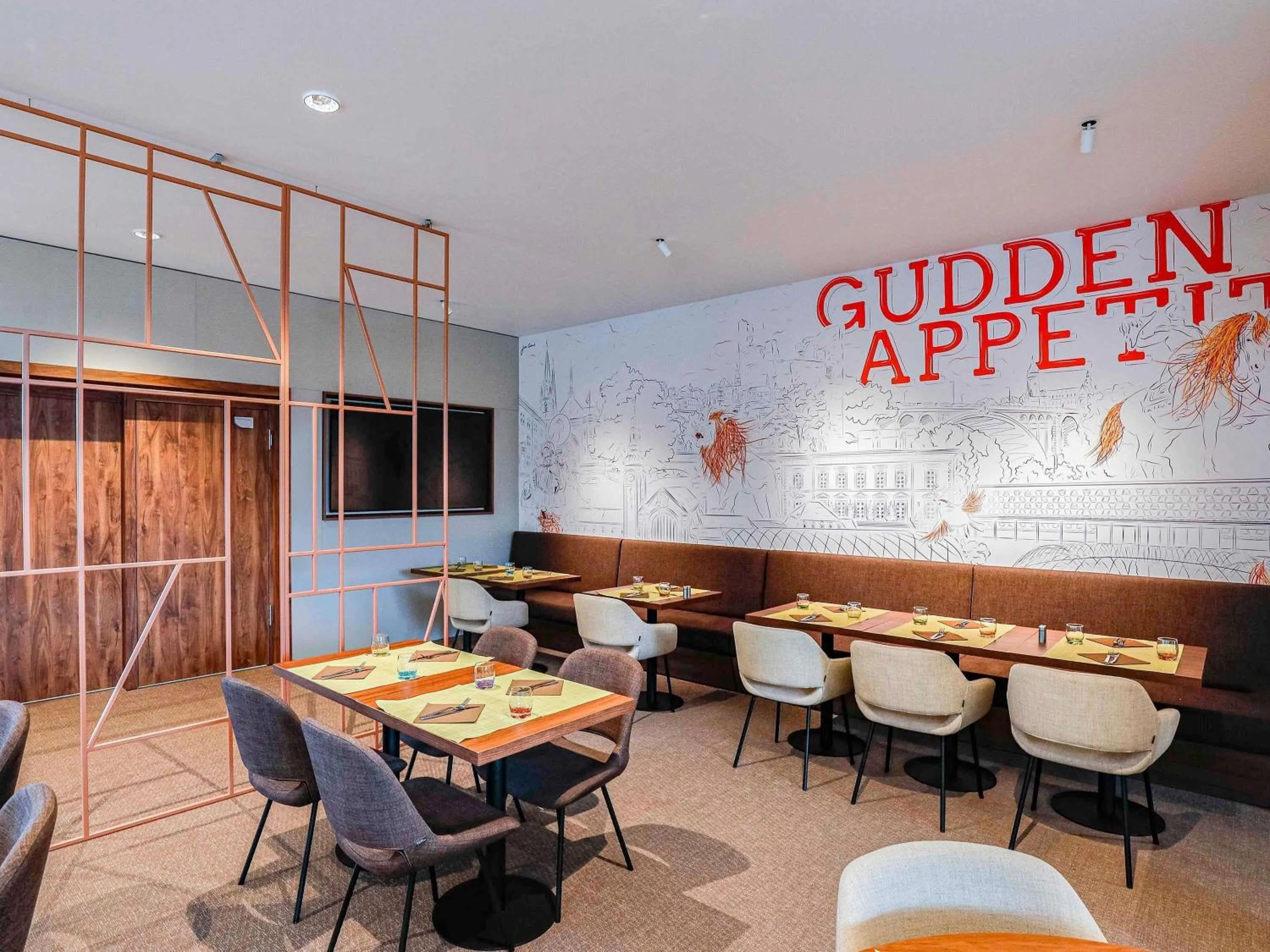 Restaurant/places to eat in Ibis Luxembourg Airport