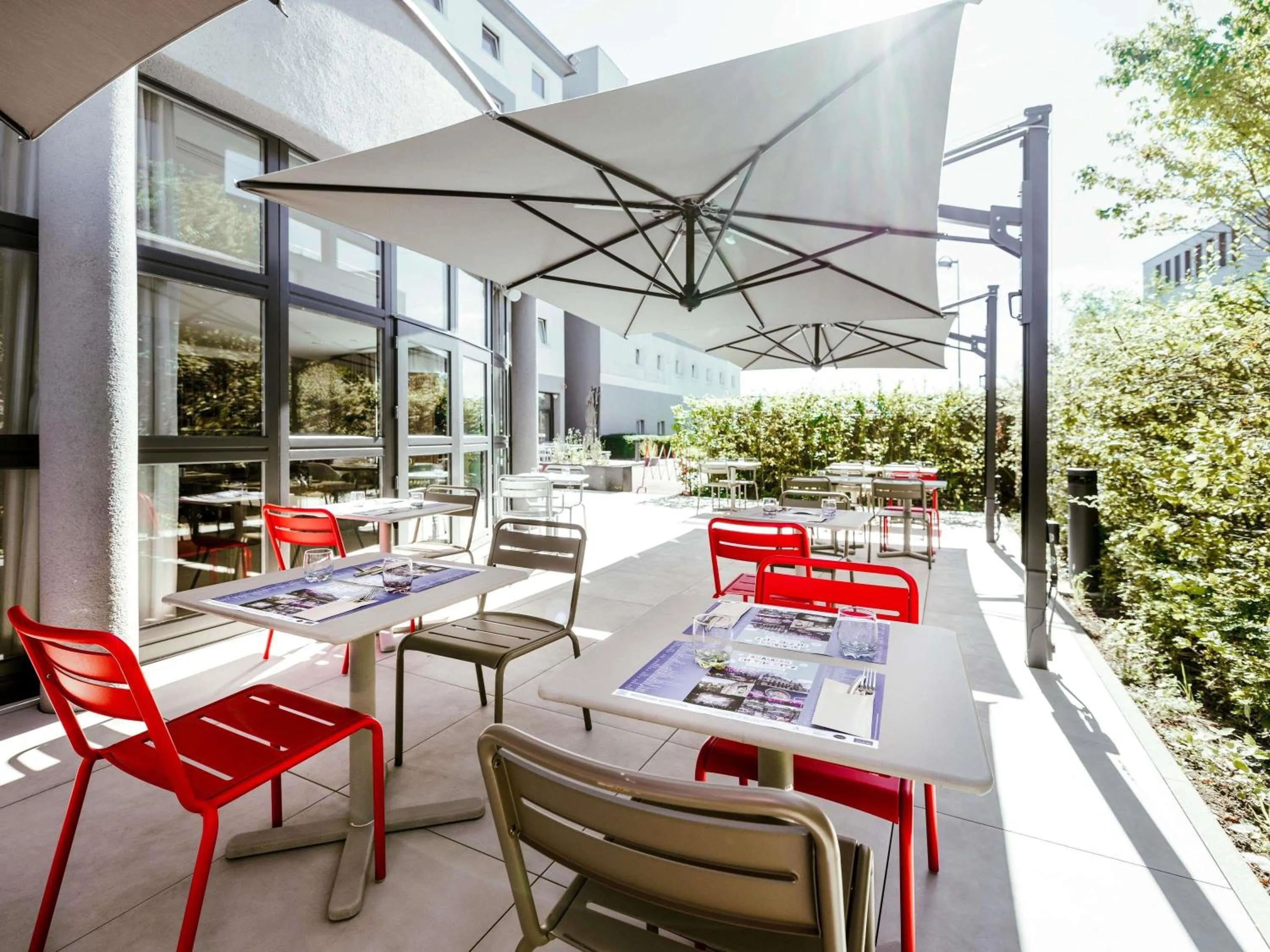 Lounge or bar in Ibis Luxembourg Airport