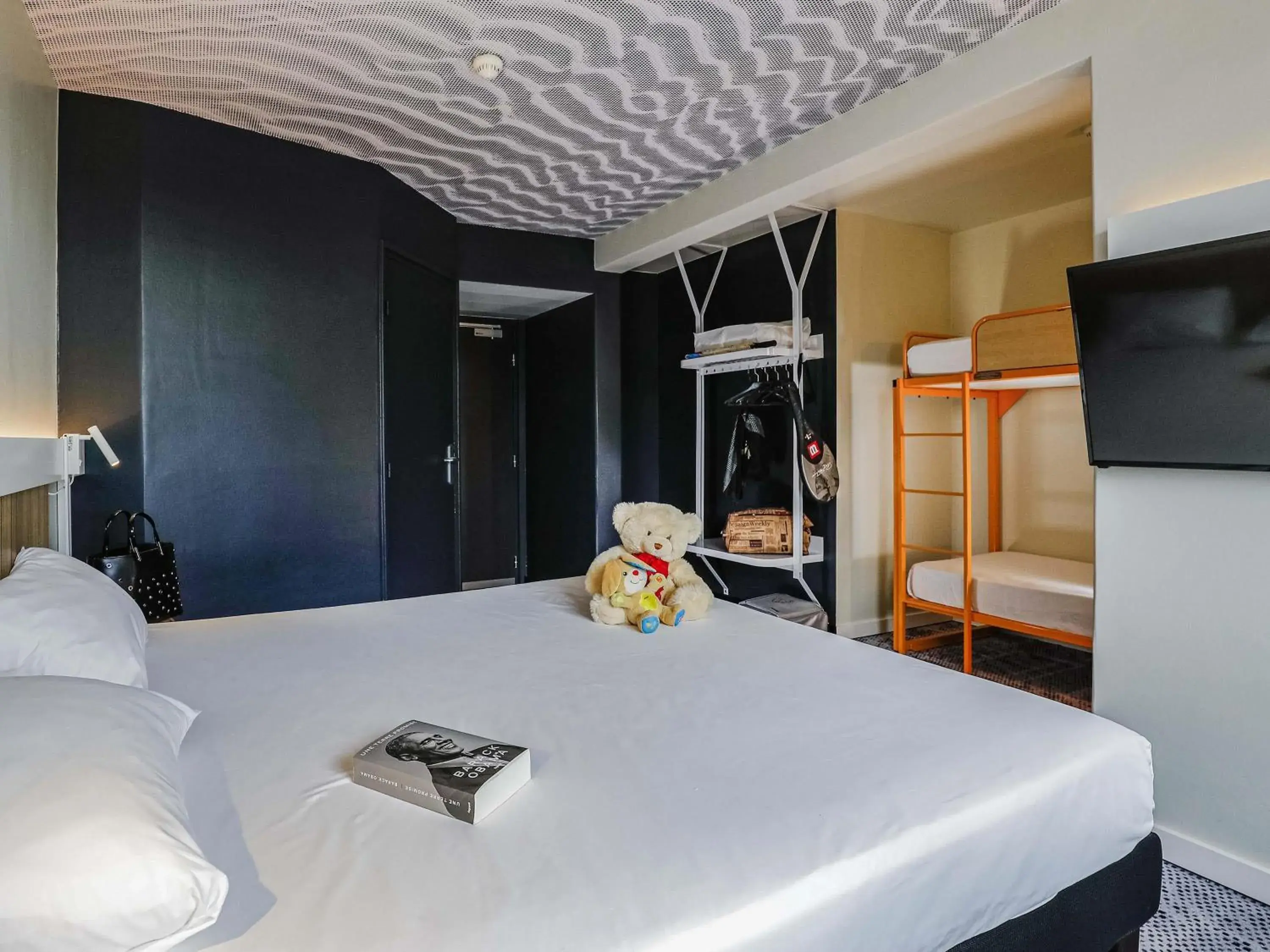 Bedroom, Bed in Ibis Luxembourg Airport Bedroom, Bed in Ibis Luxembourg Airport