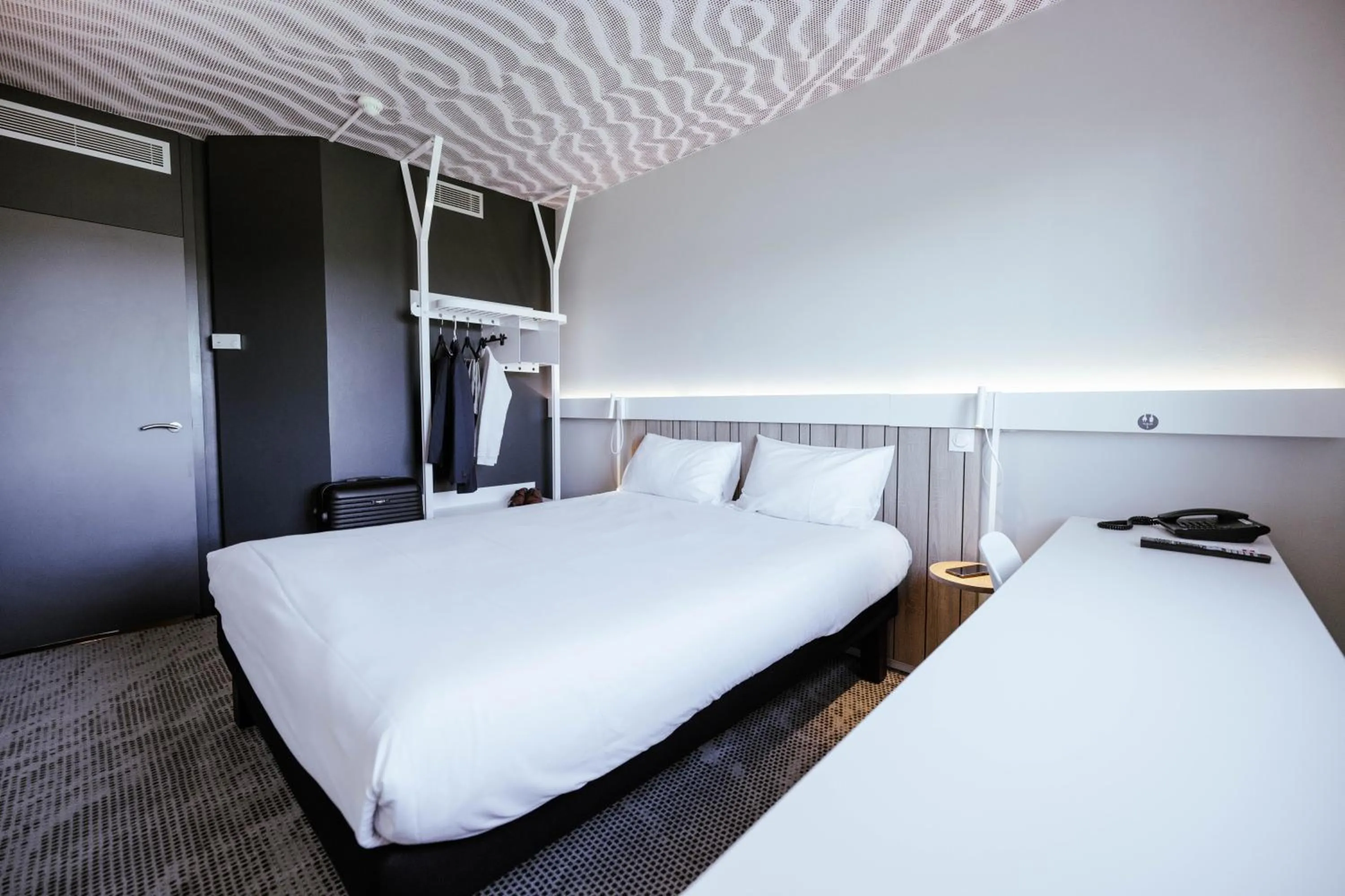 Bed in Ibis Luxembourg Airport