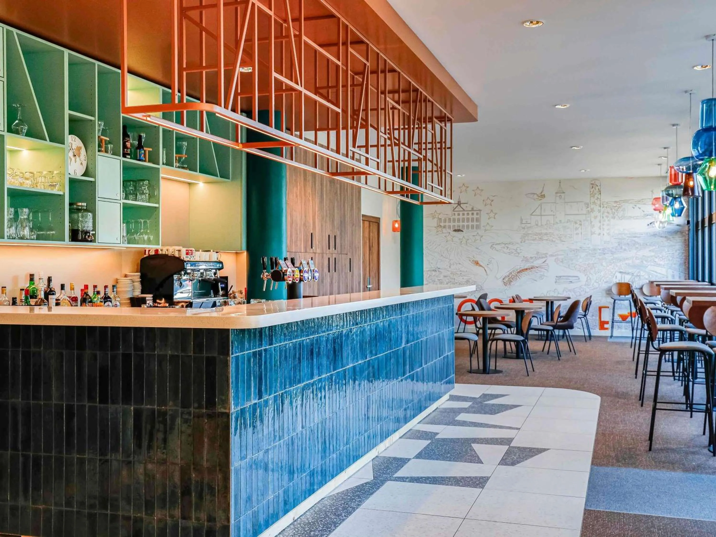 Lounge or bar in Ibis Luxembourg Airport