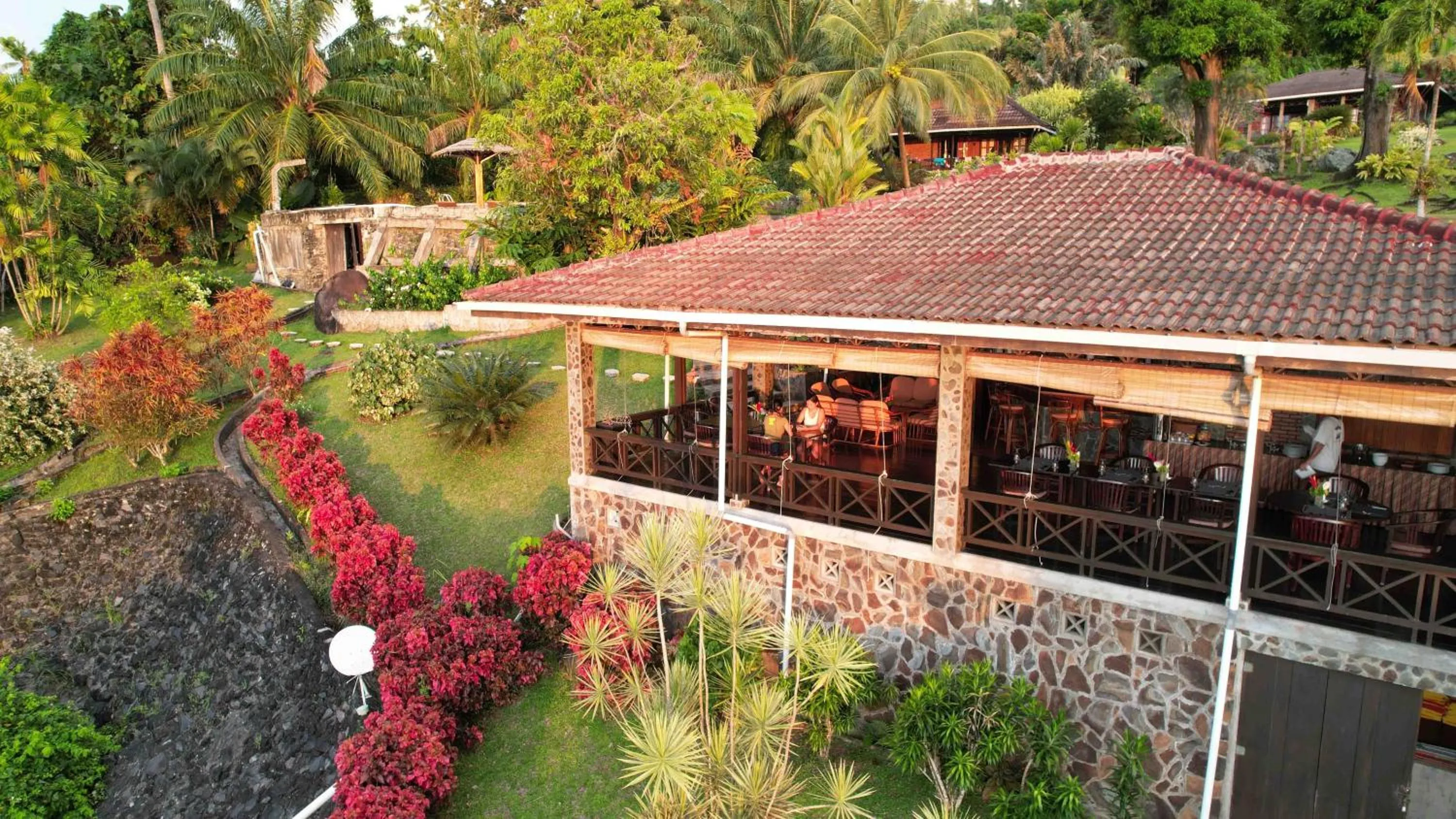 Restaurant/places to eat in Lumbalumba Resort - Manado