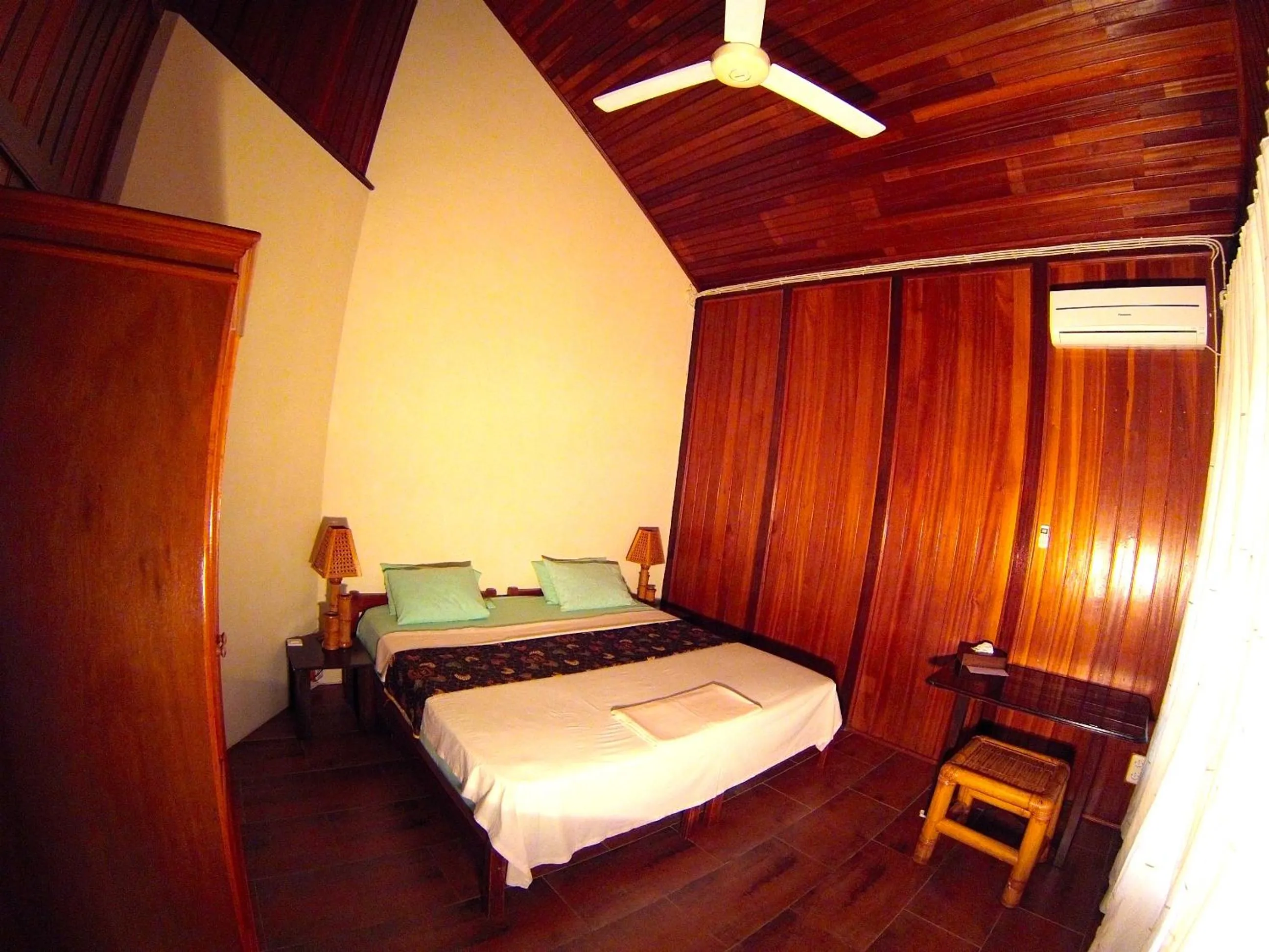 Bed in Lumbalumba Resort - Manado