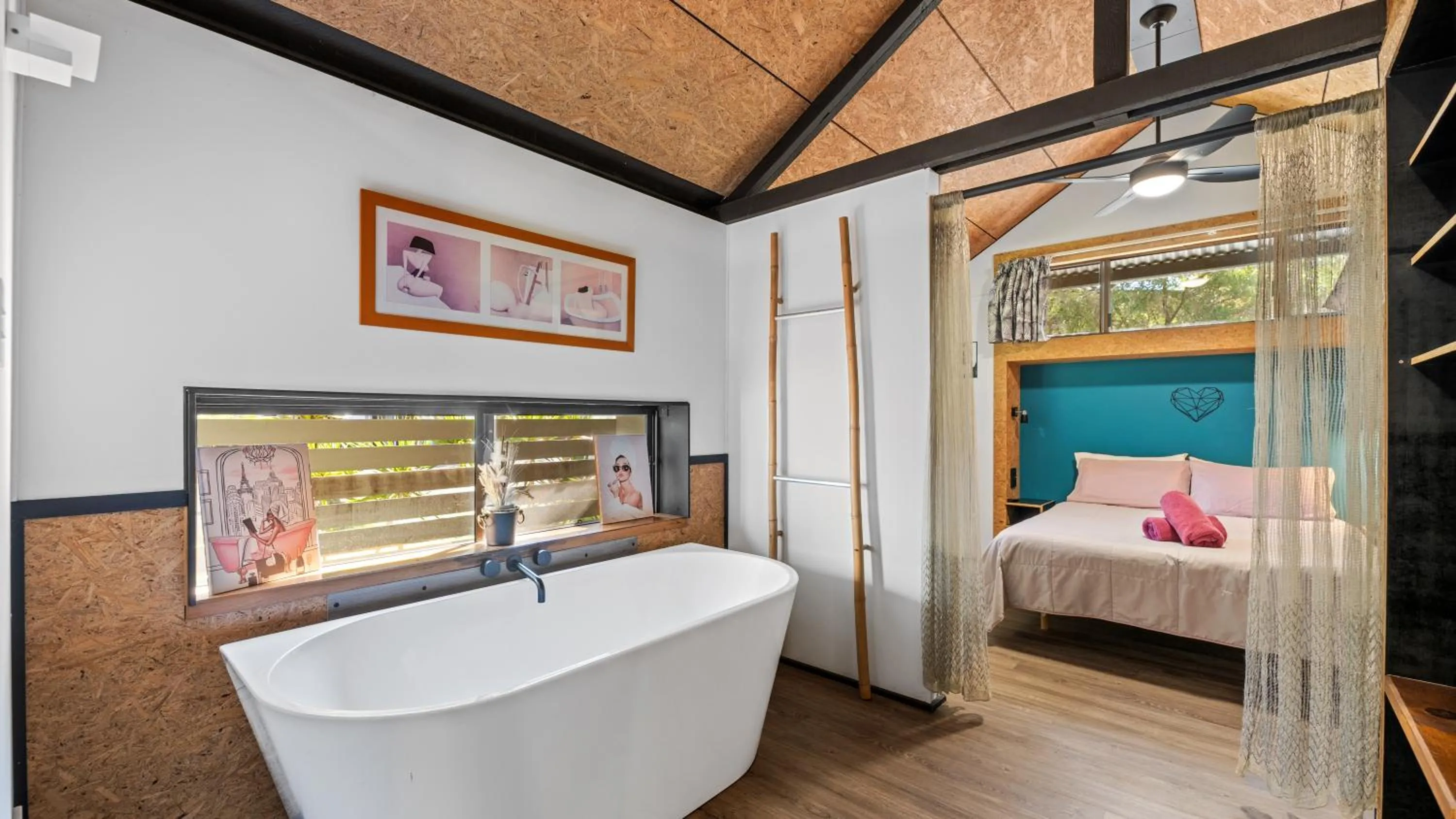 Bathroom, Bed in Wooli River Lodges