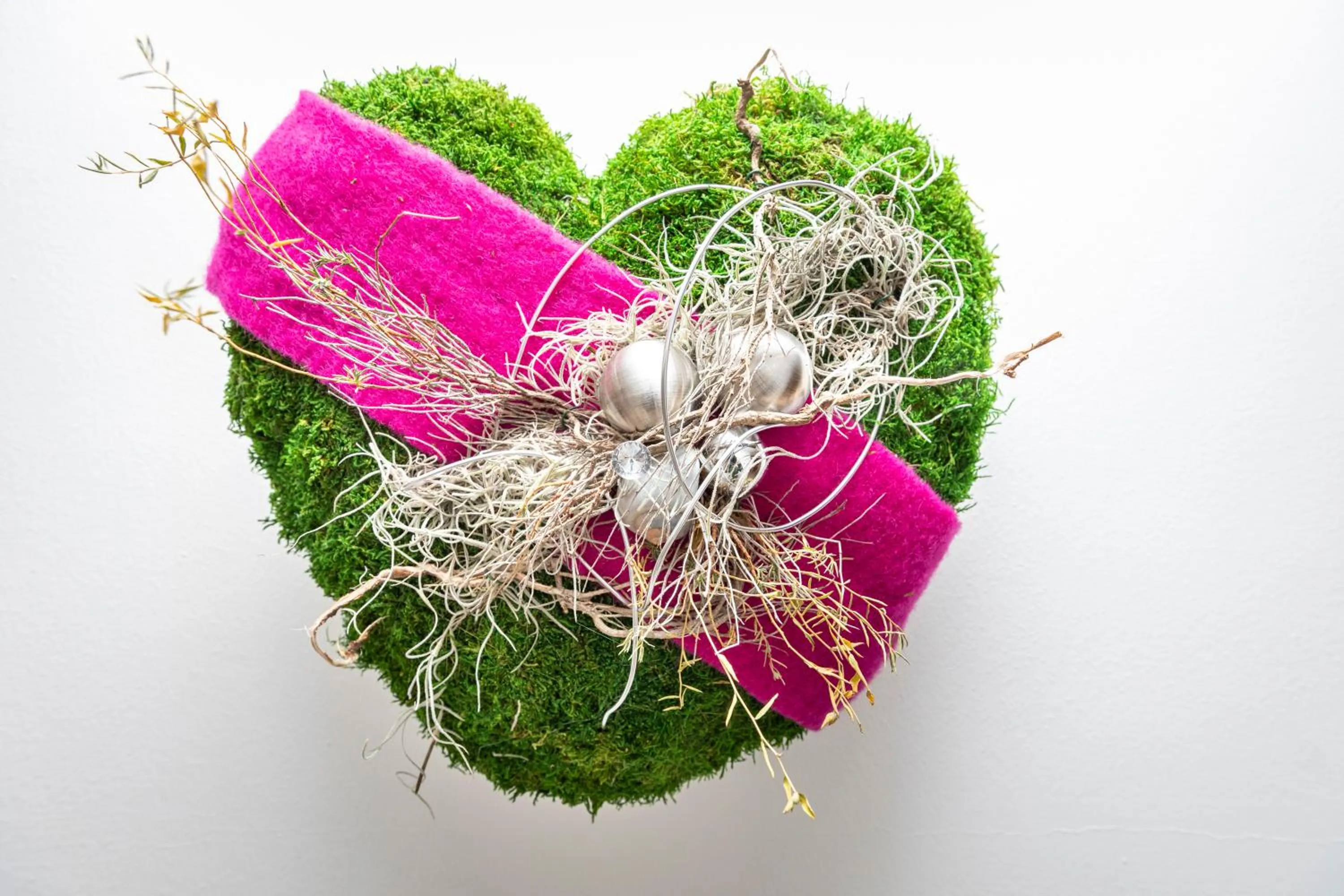 Decorative detail in Enjoy The Alps