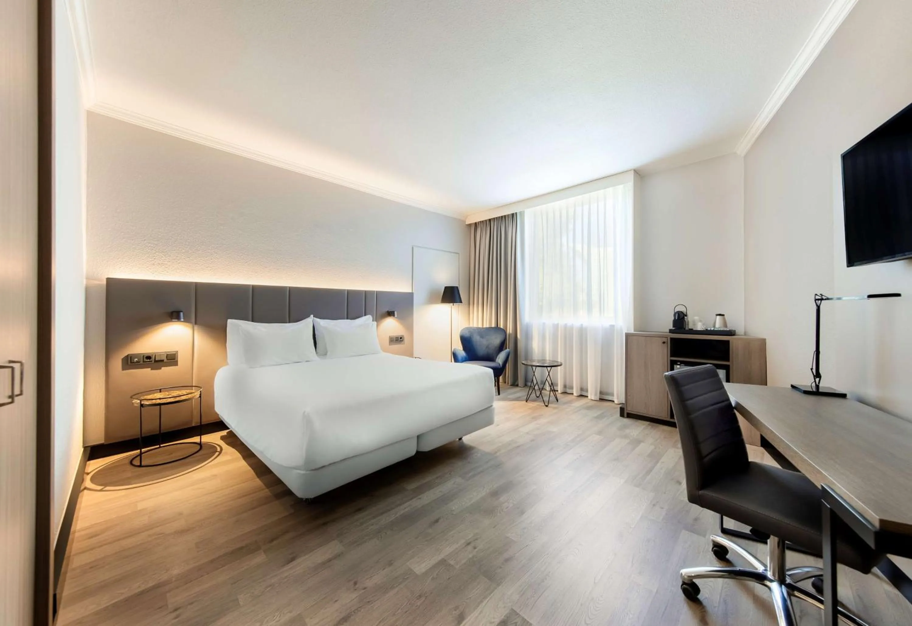 Superior Double or Twin Room Free Parking Promo with breakfast - single occupancy in NH Luxembourg Airport