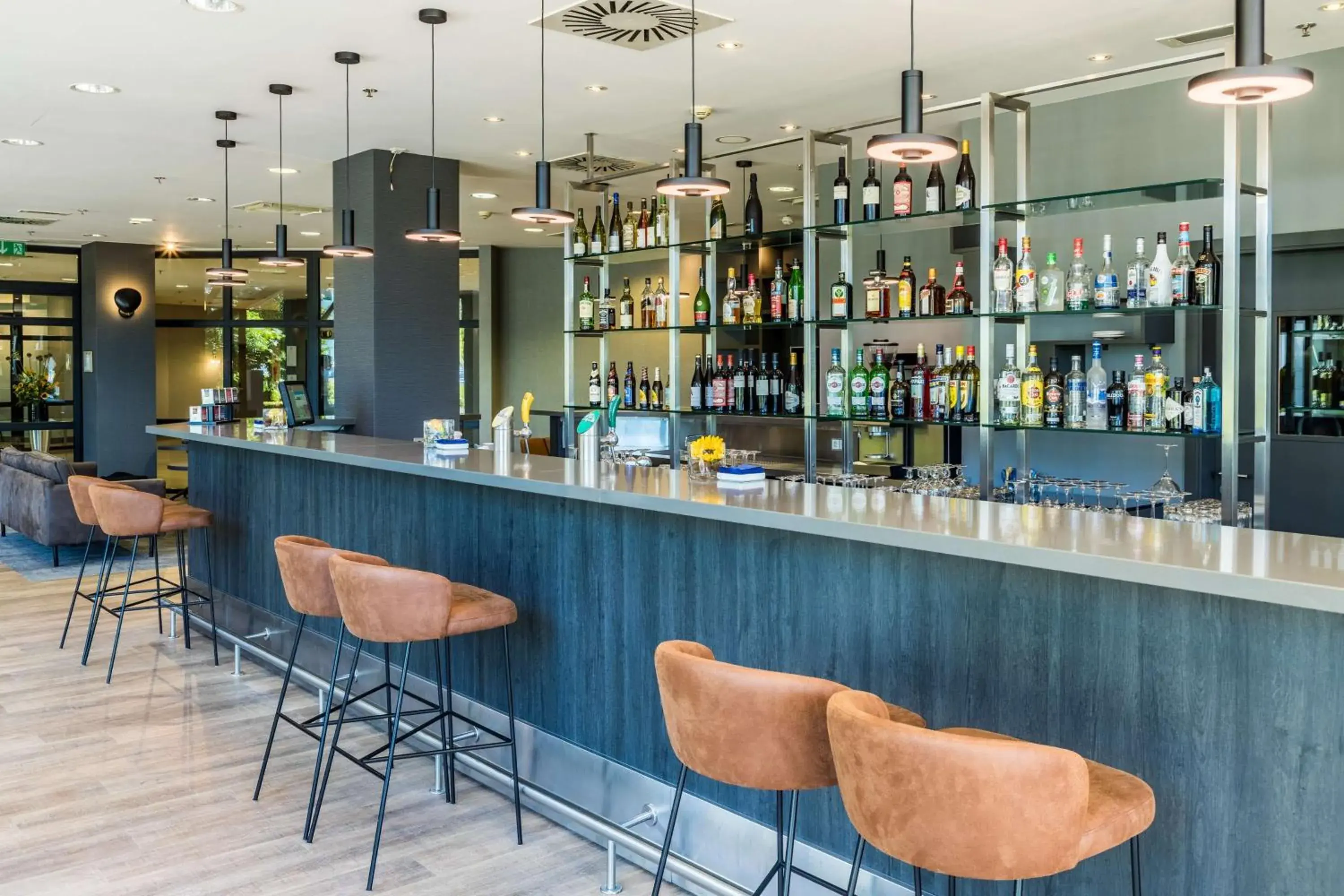 Lounge or bar in NH Luxembourg Airport Lounge or bar in NH Luxembourg Airport