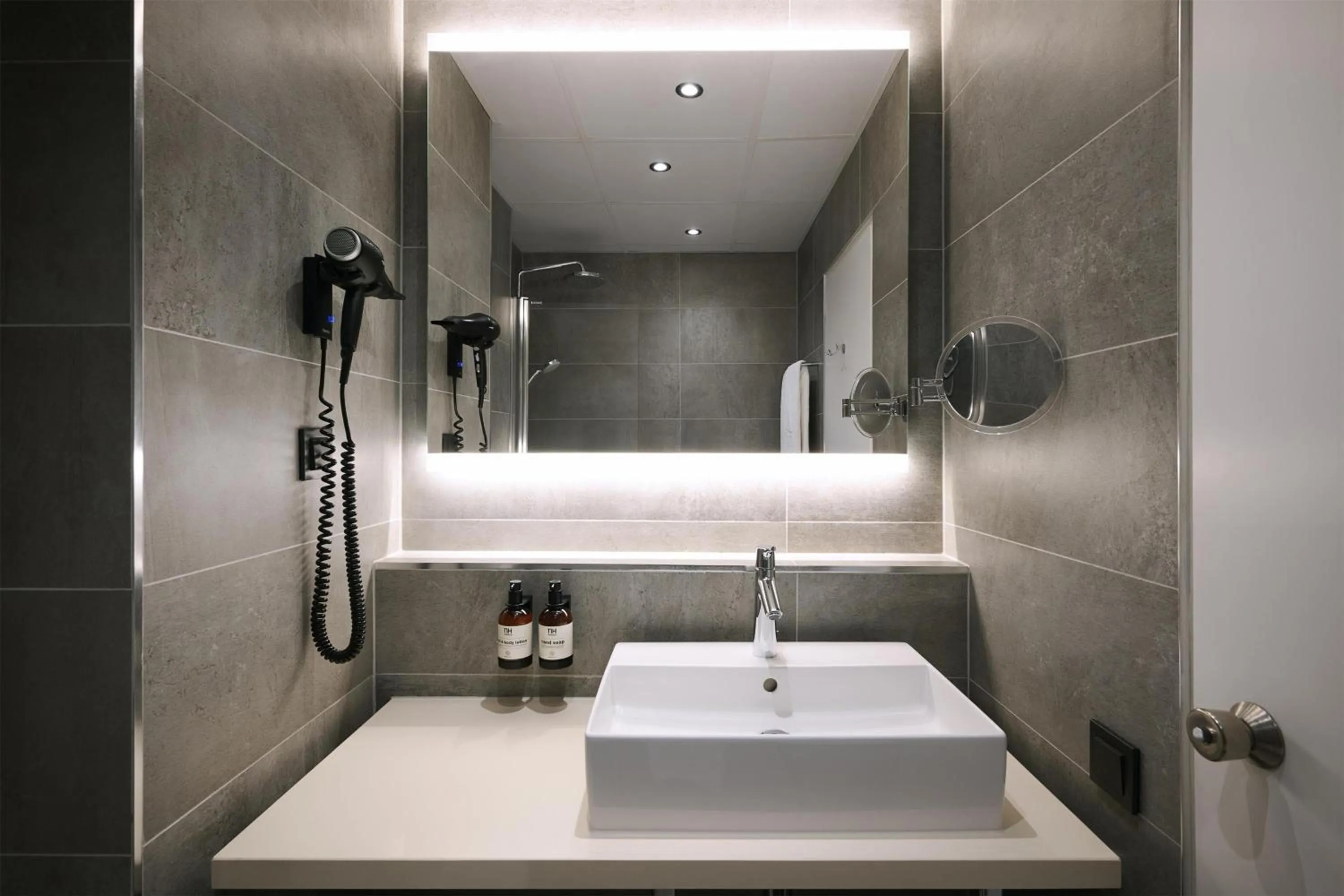 Bedroom in NH Luxembourg Airport