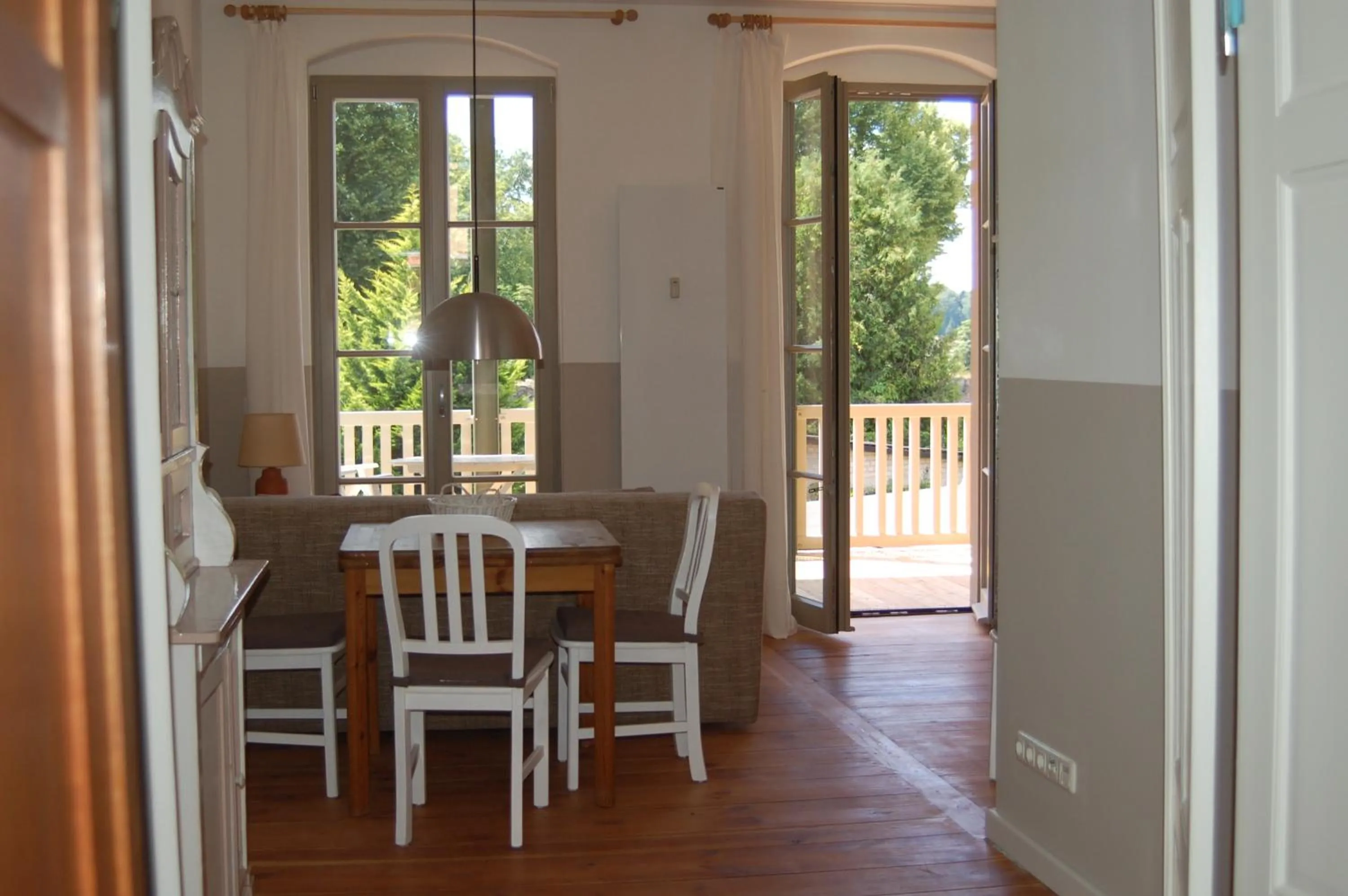 Photo of the whole room in Schloss-und Seeblick Apartment