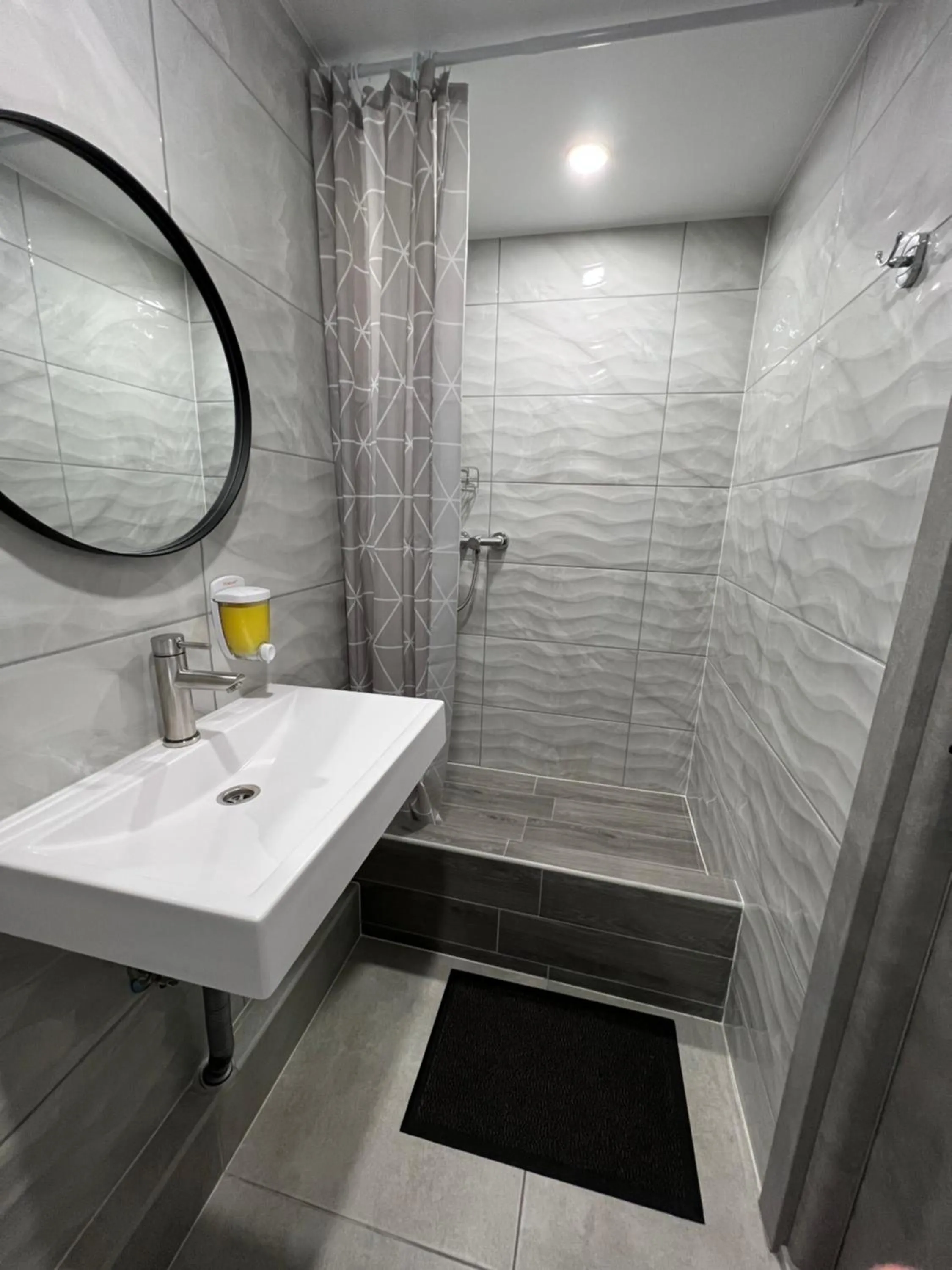 Twin Room with Bath in Avto Spa