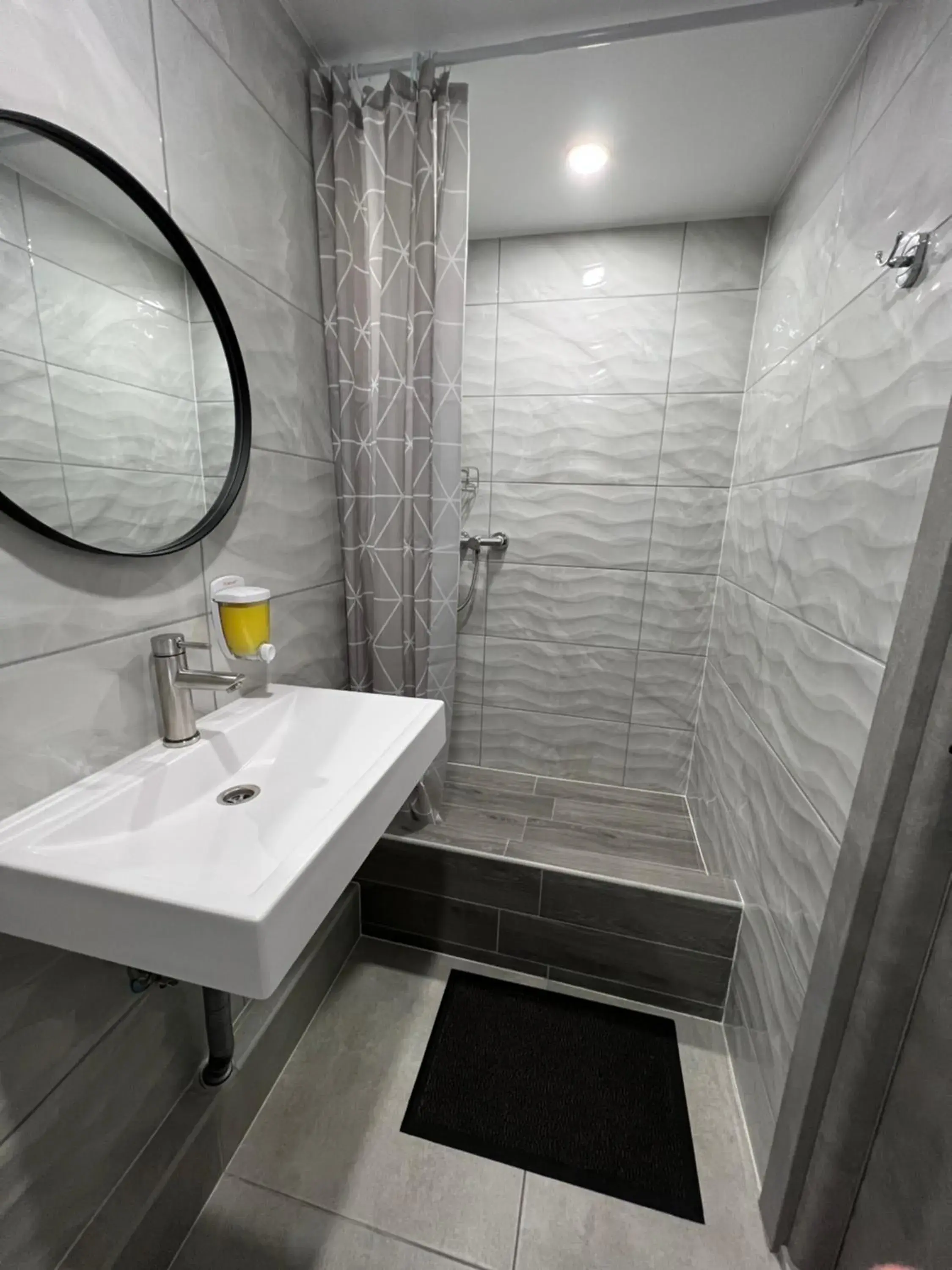Twin Room with Bath in Avto Spa Twin Room with Bath in Avto Spa
