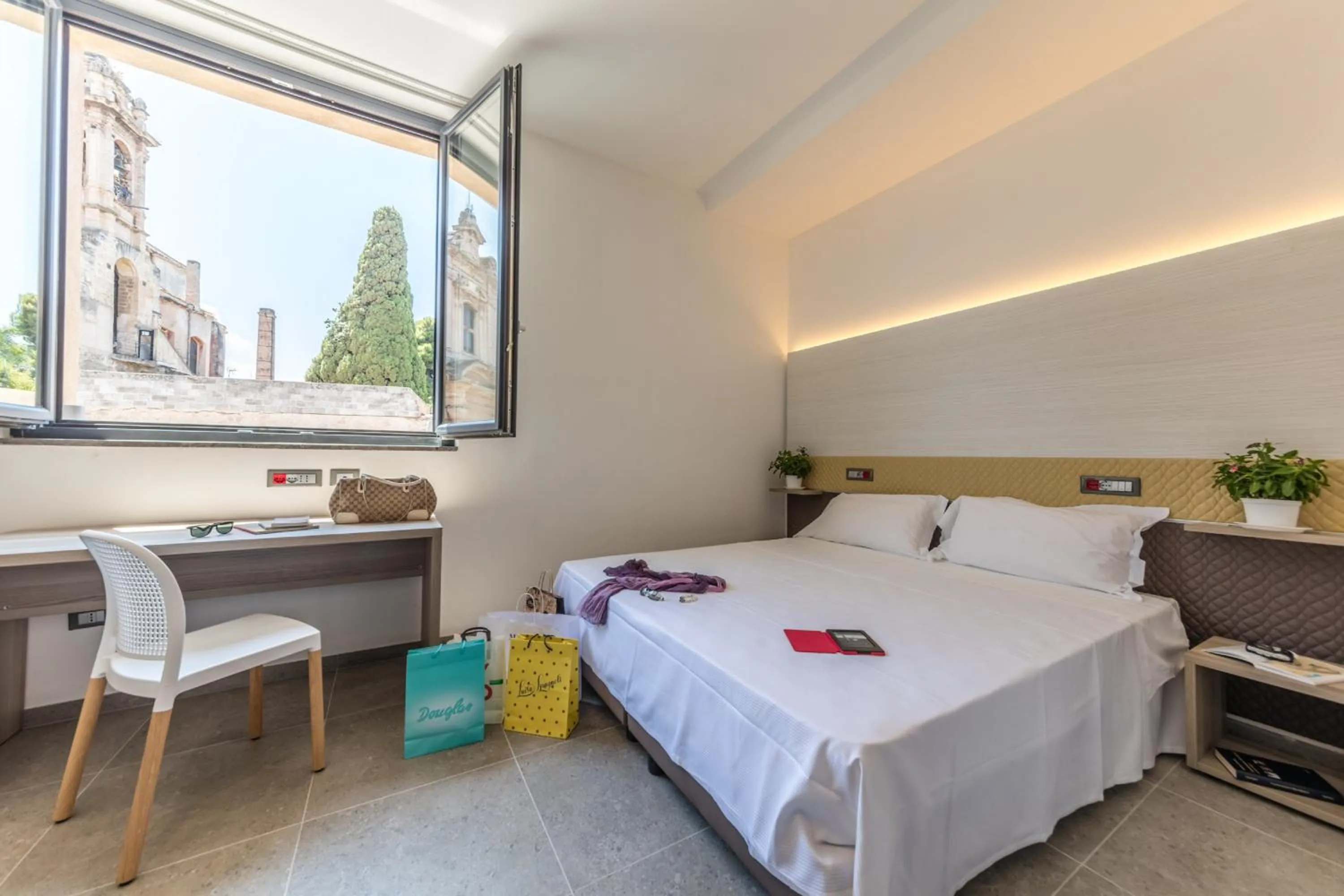 Photo of the whole room, Bed in Camplus Palermo Normanni - Casa per ferie