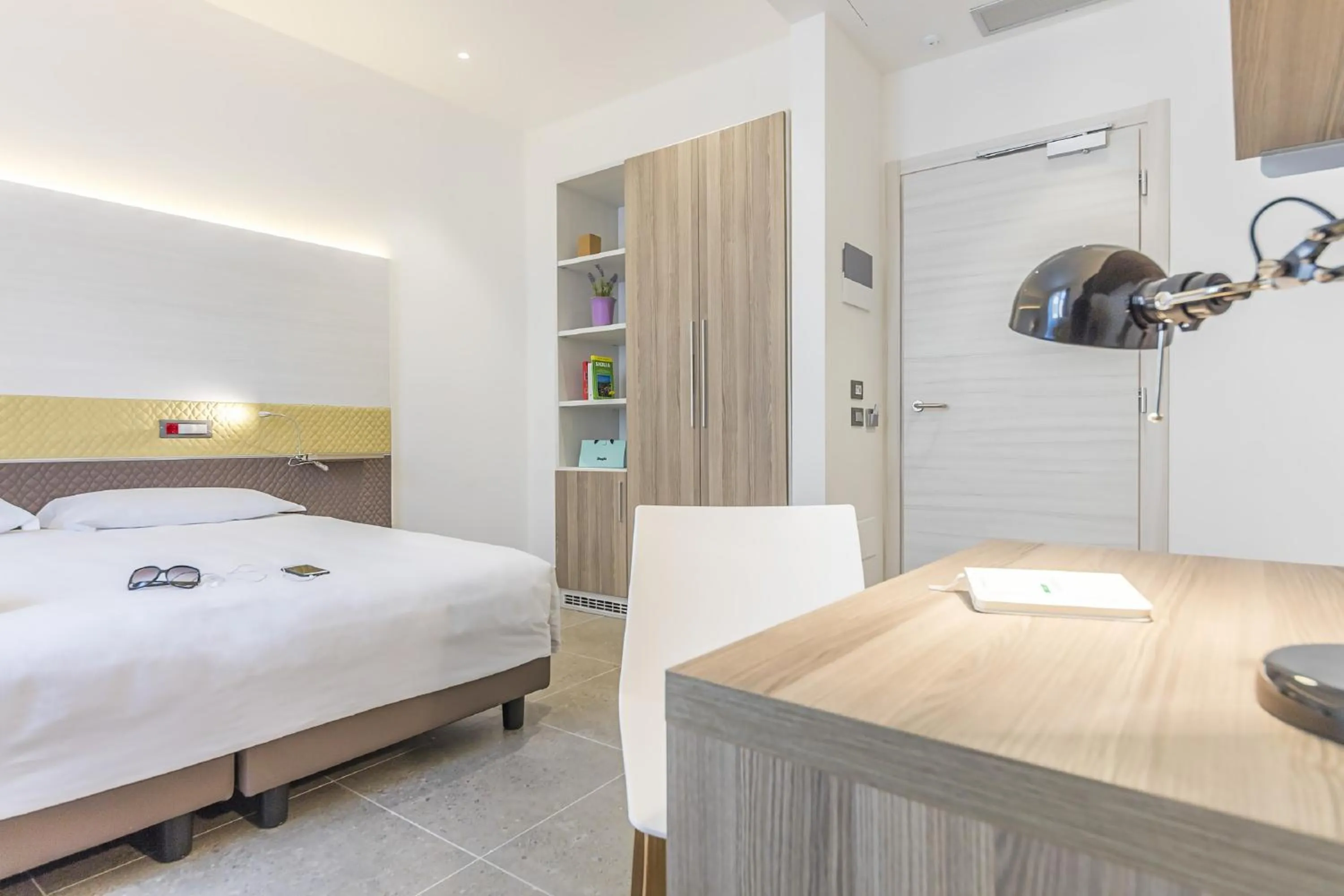 Photo of the whole room, Bed in Camplus Palermo Normanni - Casa per ferie