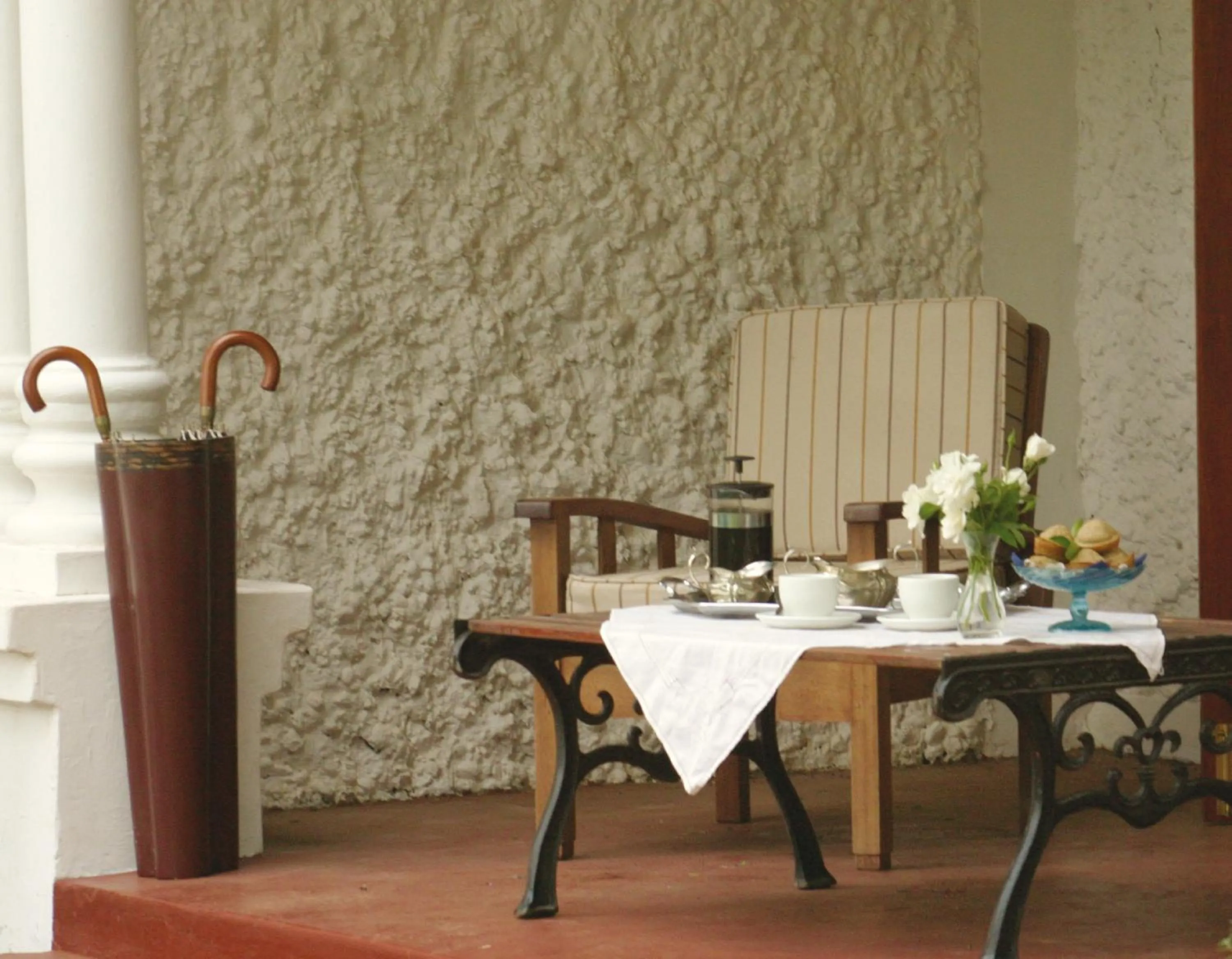 Breakfast in Leeuwenbosch Shearers Lodge - Amakhala Game Reserve