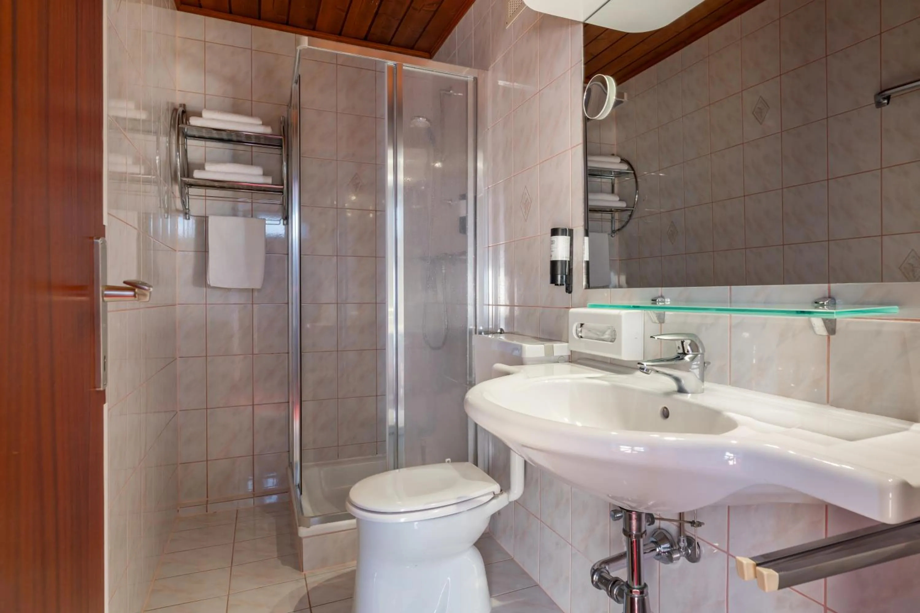 Shower in Hotel Gasthof Post