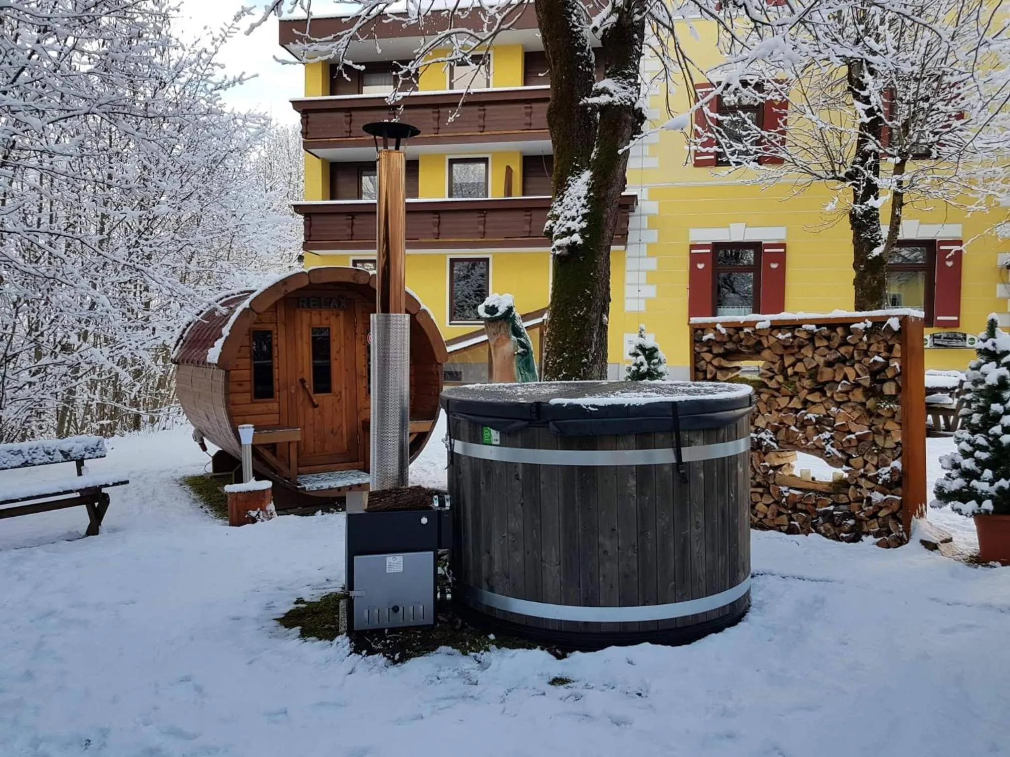 Hot Tub in Hotel Gasthof Post