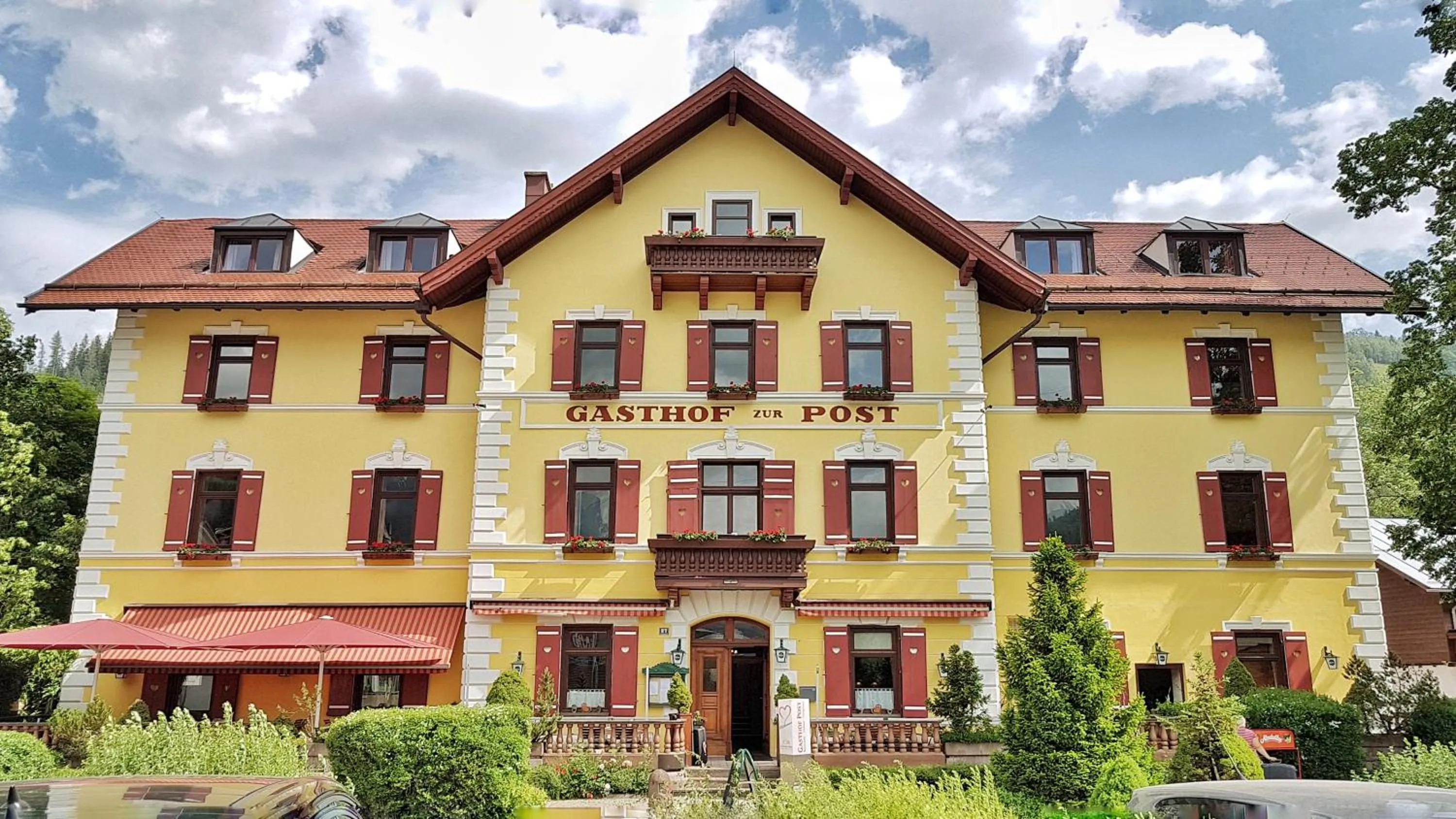 Property building in Hotel Gasthof Post