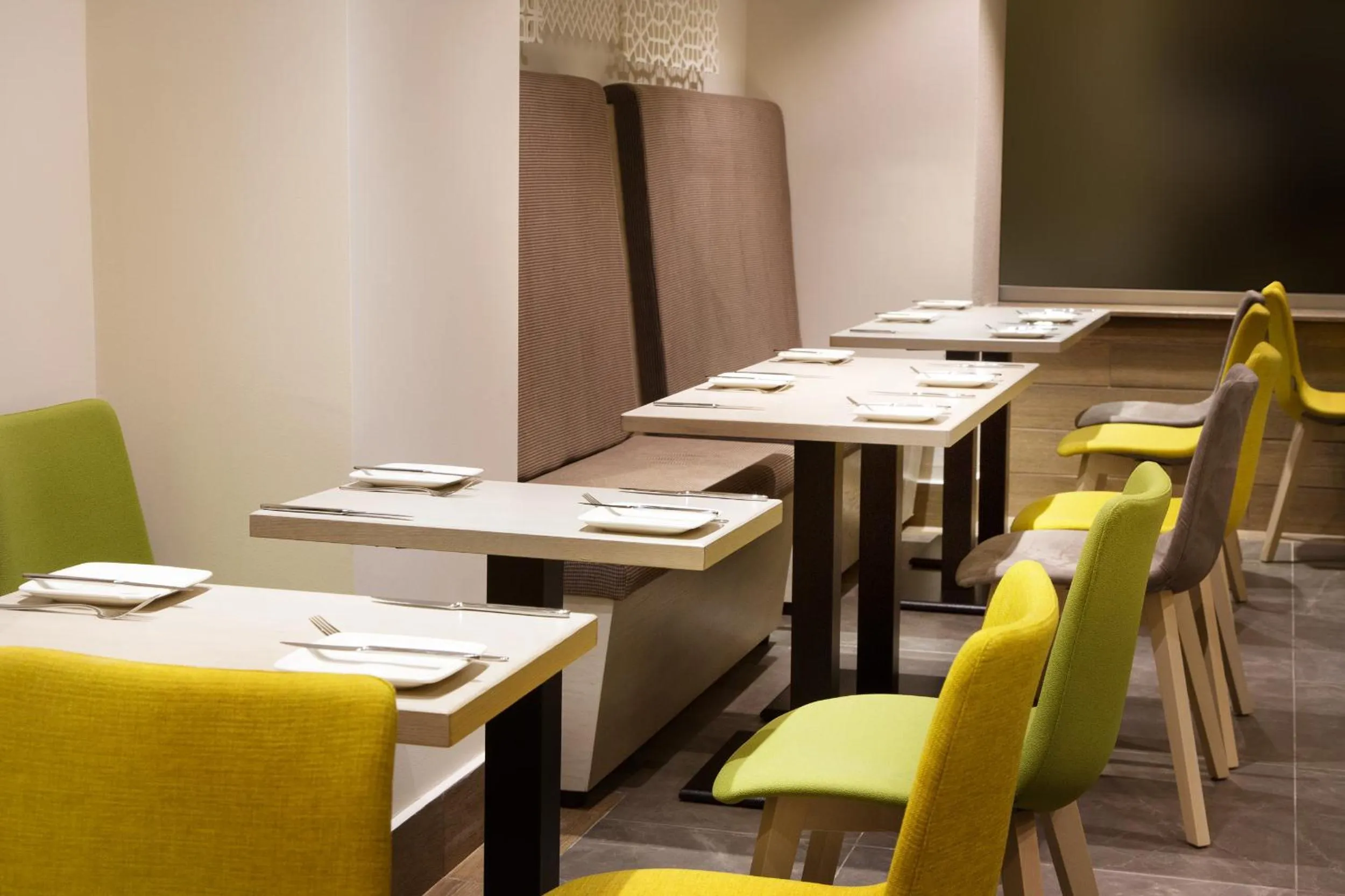 Restaurant/places to eat in Ddream Hotel