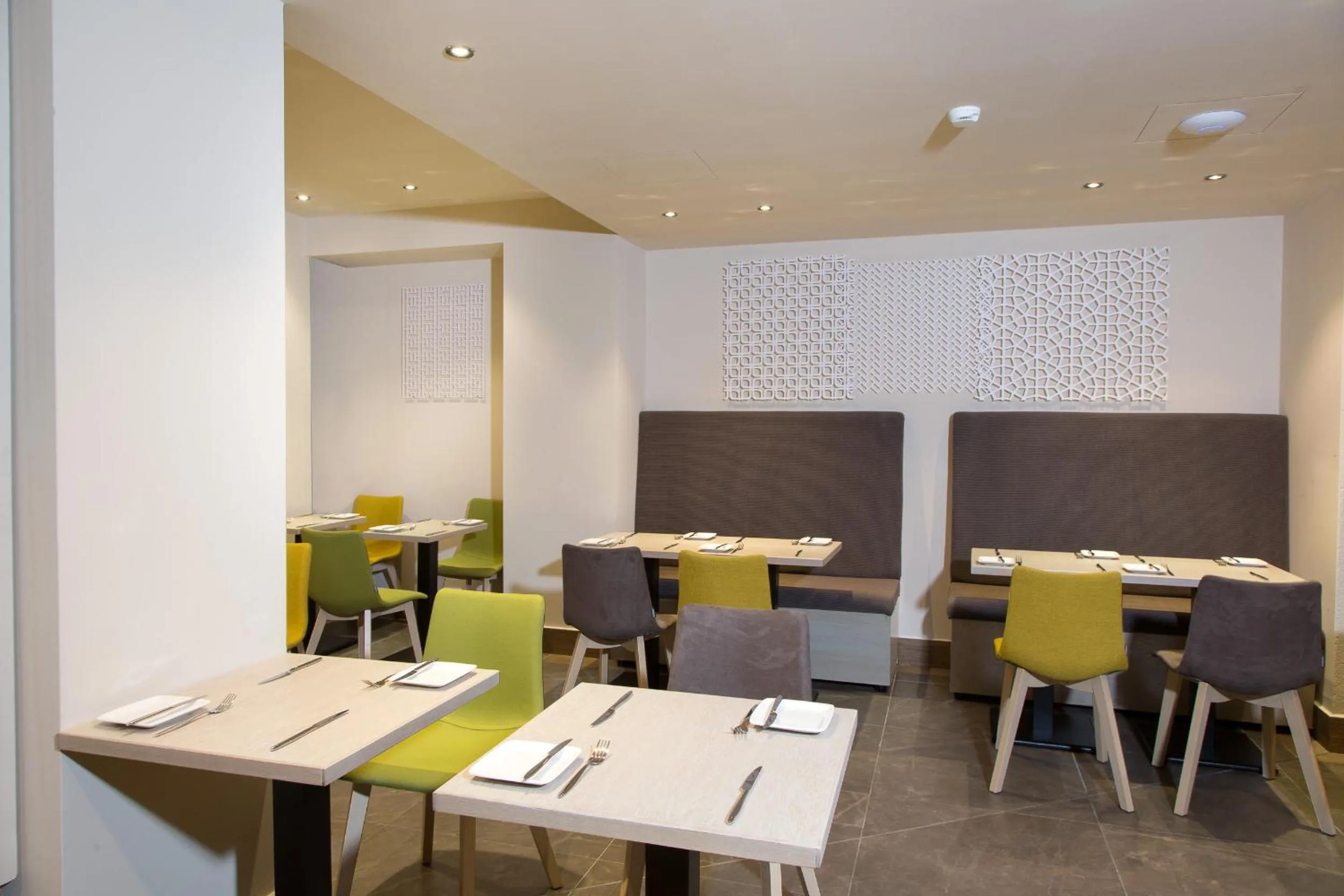 Restaurant/places to eat in Ddream Hotel