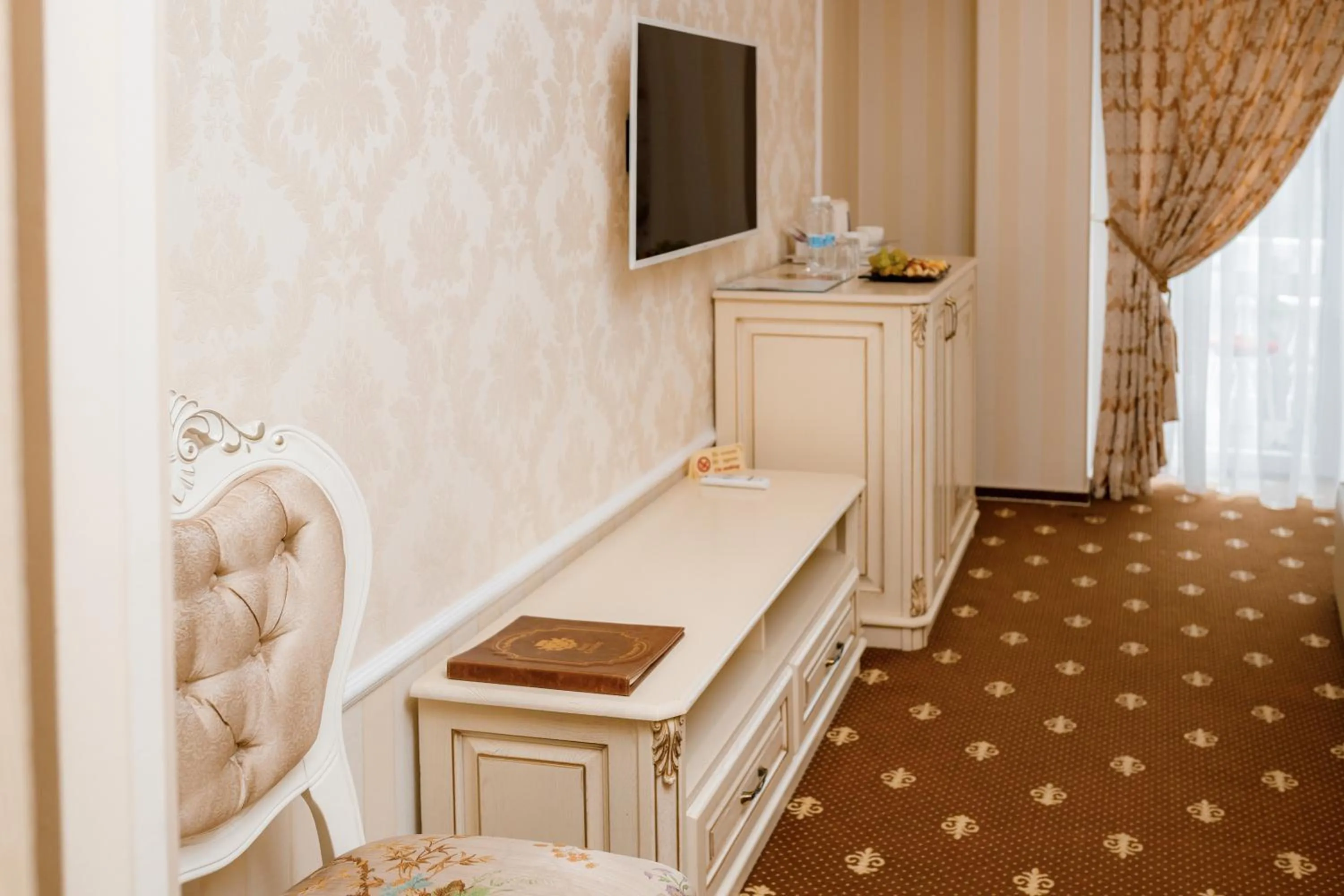 TV and multimedia, Bed in Chevalier Hotel & SPA