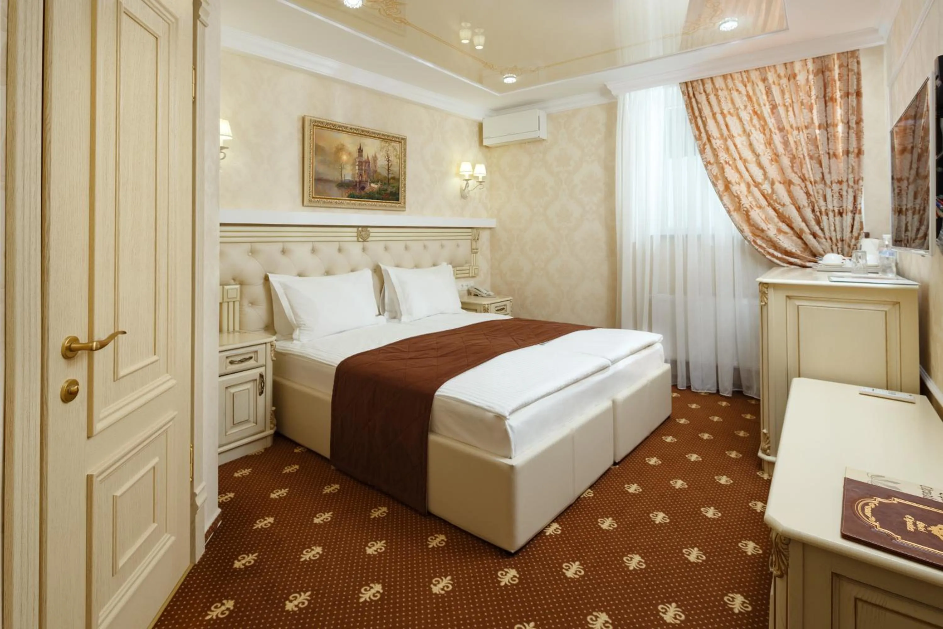 Bed in Chevalier Hotel & SPA
