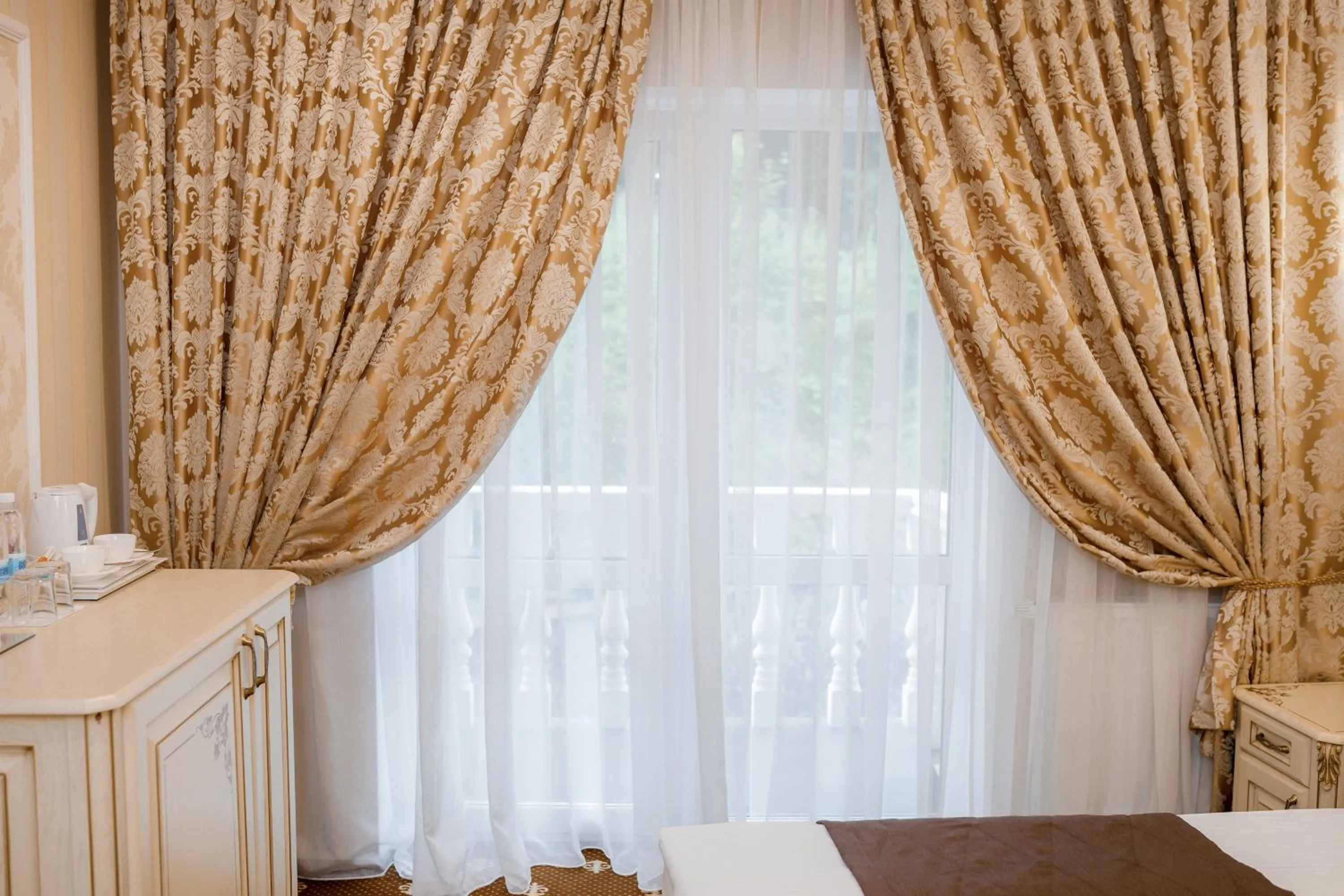 Photo of the whole room, Bed in Chevalier Hotel & SPA