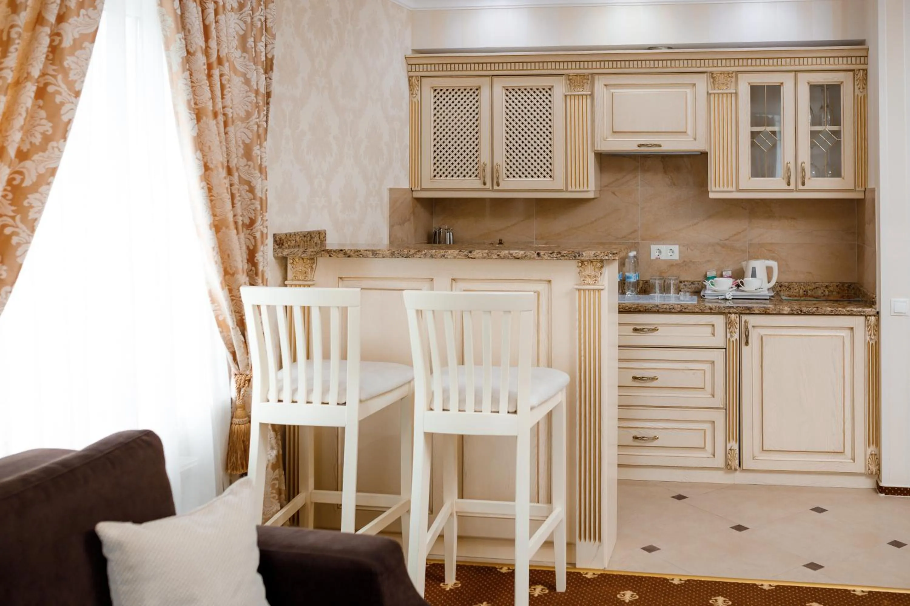 Kitchen or kitchenette in Chevalier Hotel & SPA