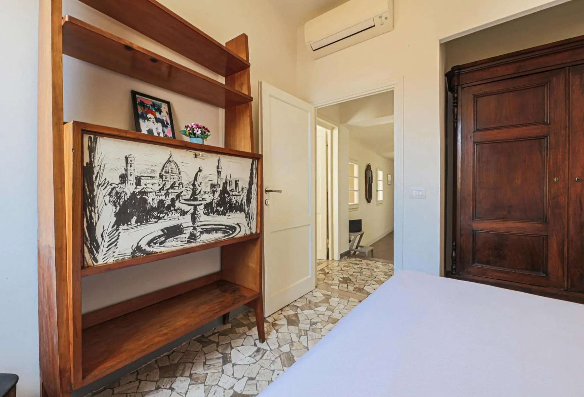 Photo of the whole room, Bed in Apartments Florence - Santa Maria Balcony