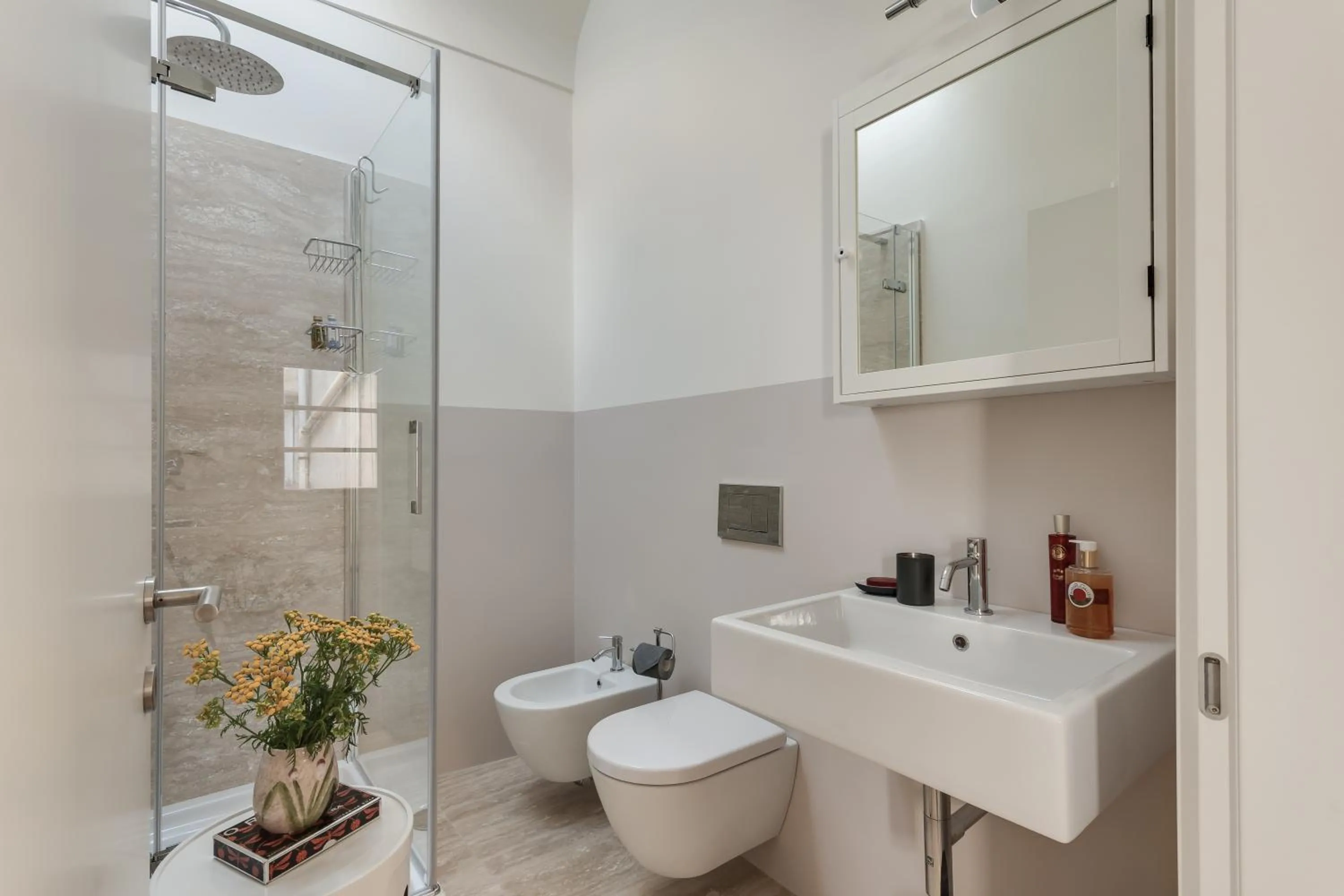 Shower in Apartments Florence - Santa Maria Balcony