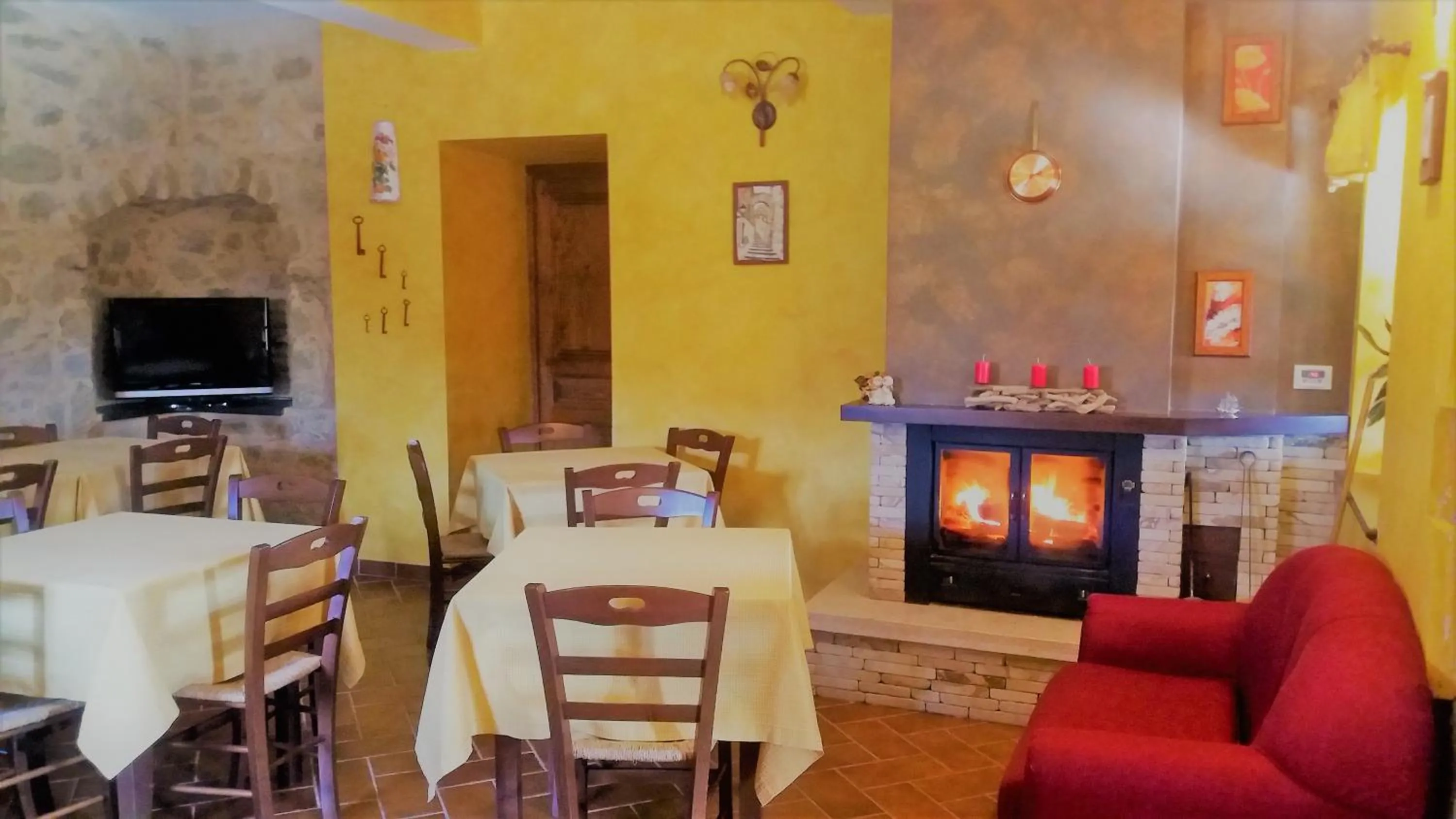 Communal lounge/ TV room in Viale dei Ciliegi