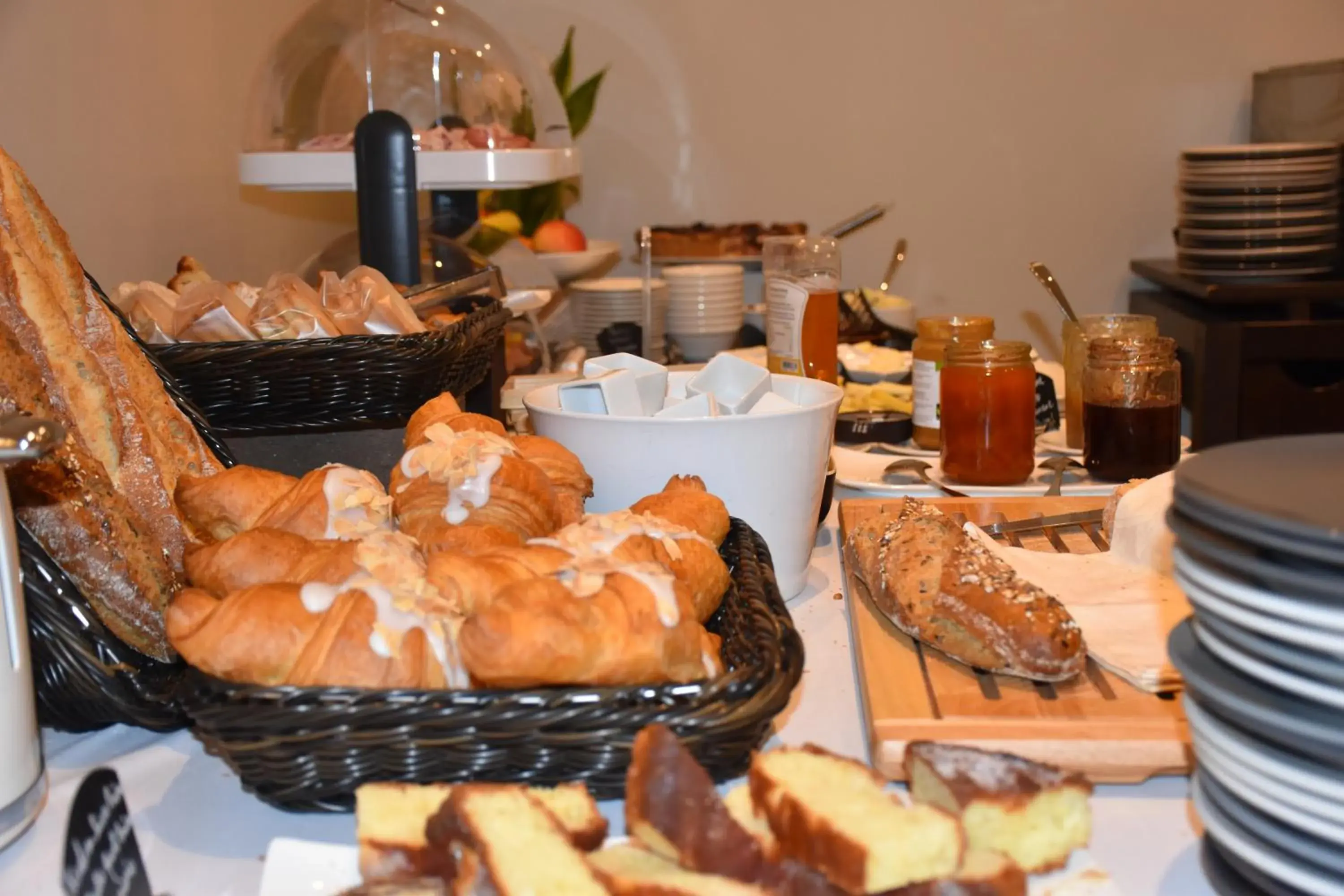 Buffet breakfast in HOTEL de la POSTE Buffet breakfast in HOTEL de la POSTE