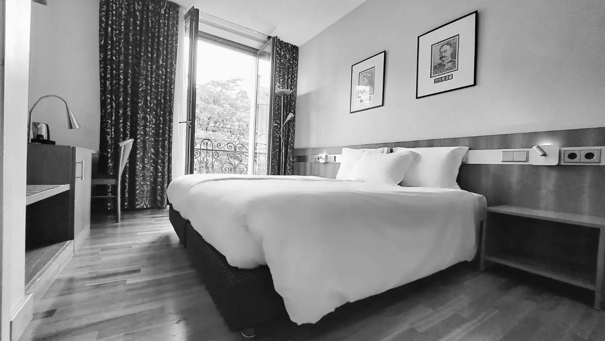 Photo of the whole room, Bed in HOTEL de la POSTE Photo of the whole room, Bed in HOTEL de la POSTE