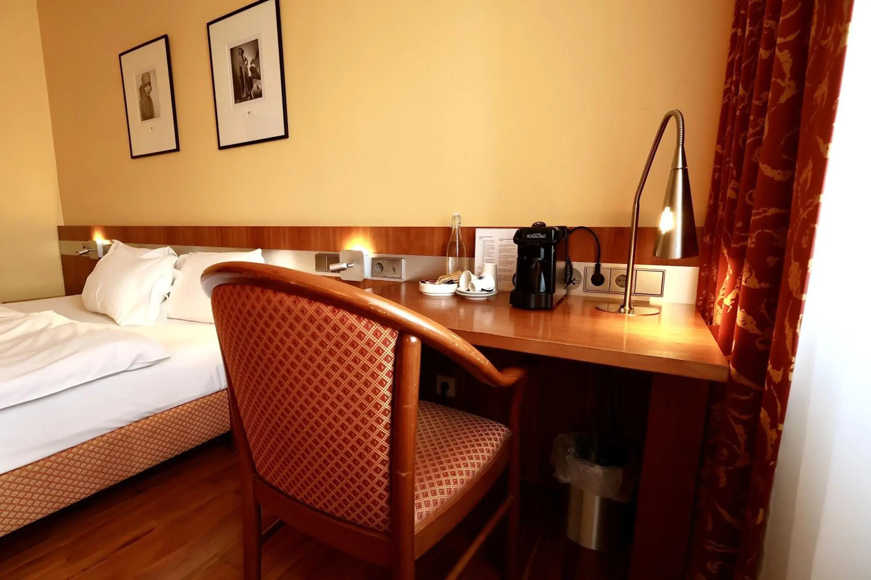 Bed in HOTEL de la POSTE Bed in HOTEL de la POSTE