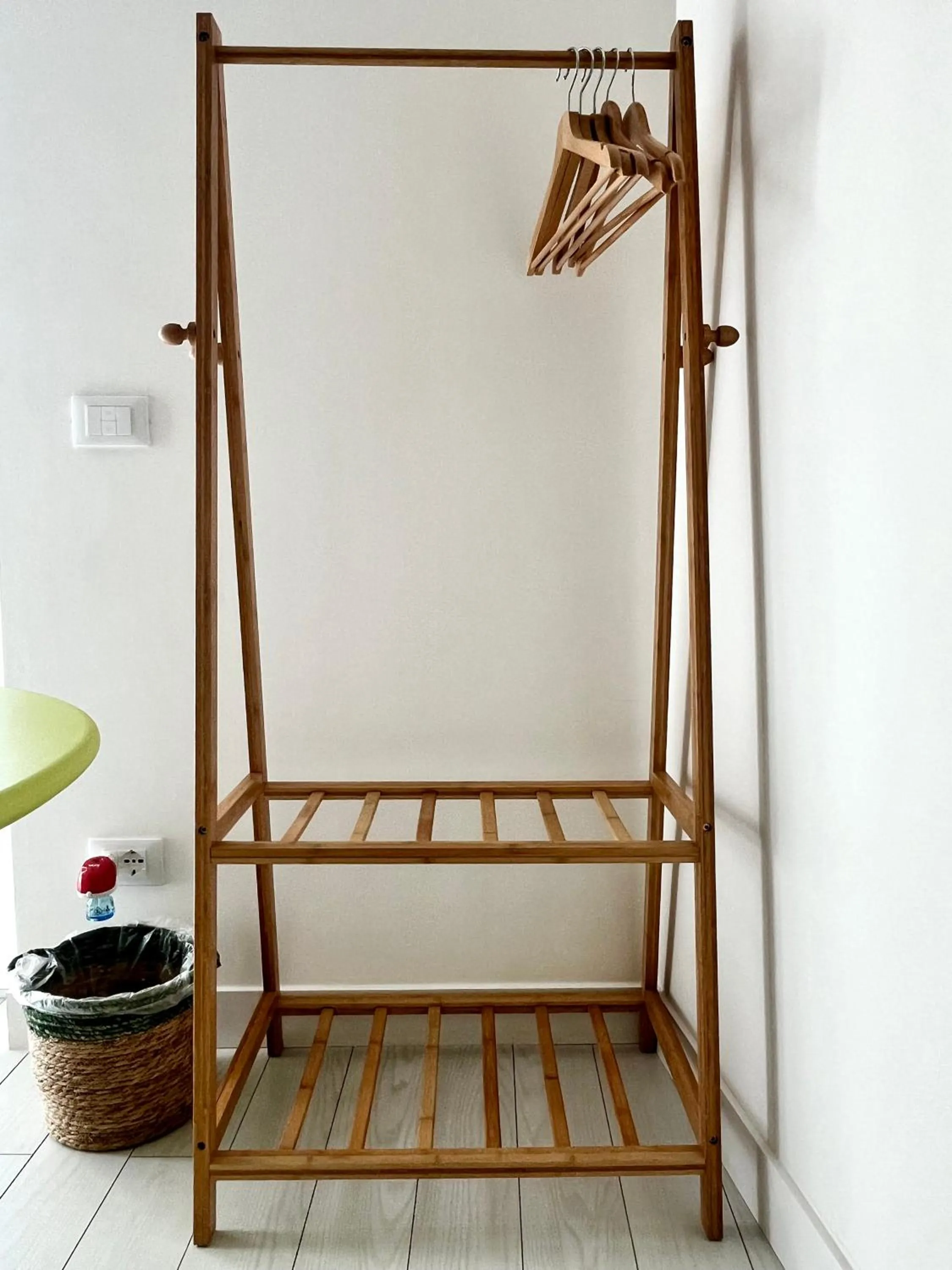 wardrobe in TigellioTre Bed and Breakfast