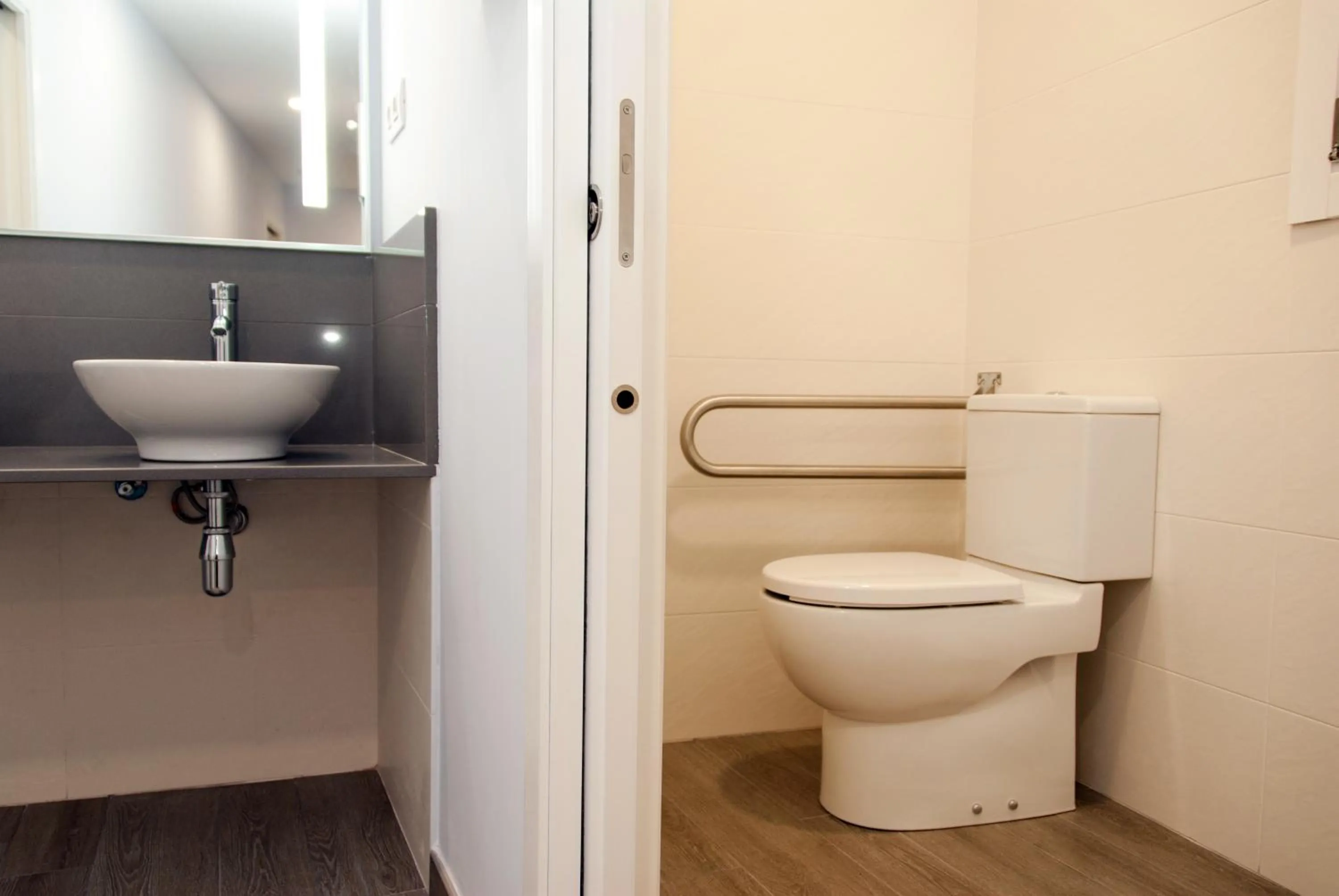 Bathroom in Albergue Linares