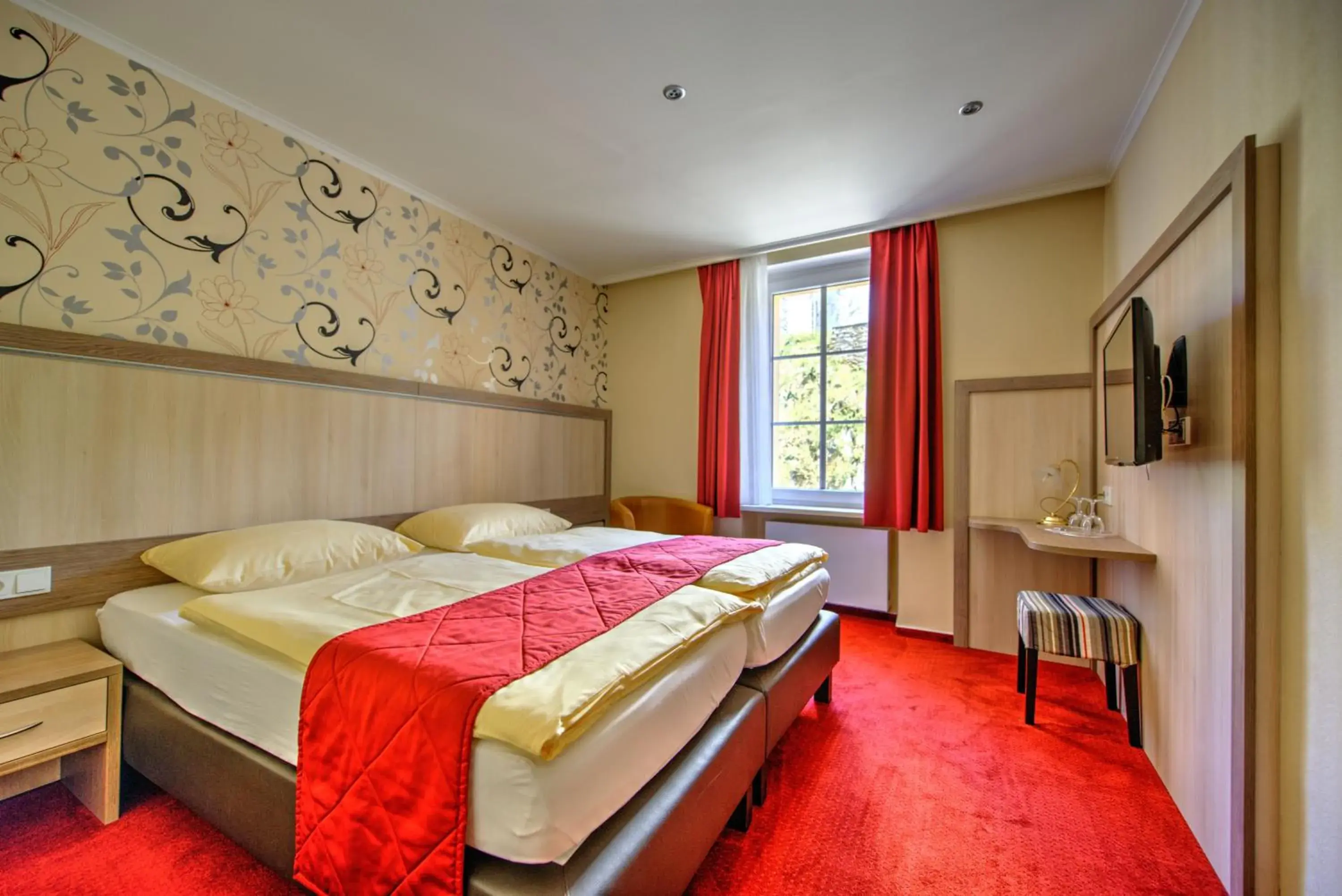Classic Double Room with Spa Access - single occupancy in Hotel du Commerce - Restaurant La Table de Clervaux Classic Double Room with Spa Access - single occupancy in Hotel du Commerce - Restaurant La Table de Clervaux