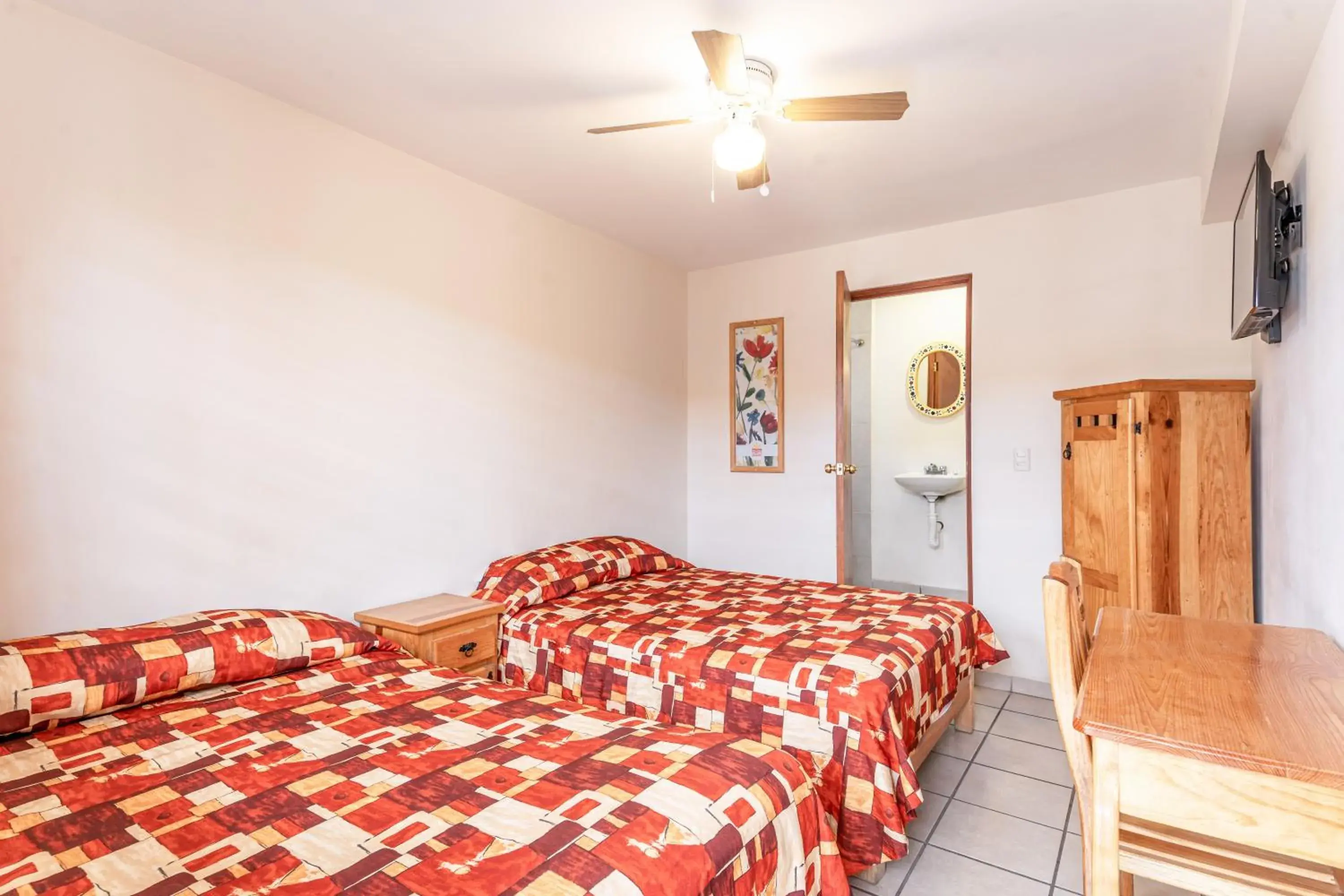 Twin Room in Cinco de Mayo Hotel Twin Room in Cinco de Mayo Hotel