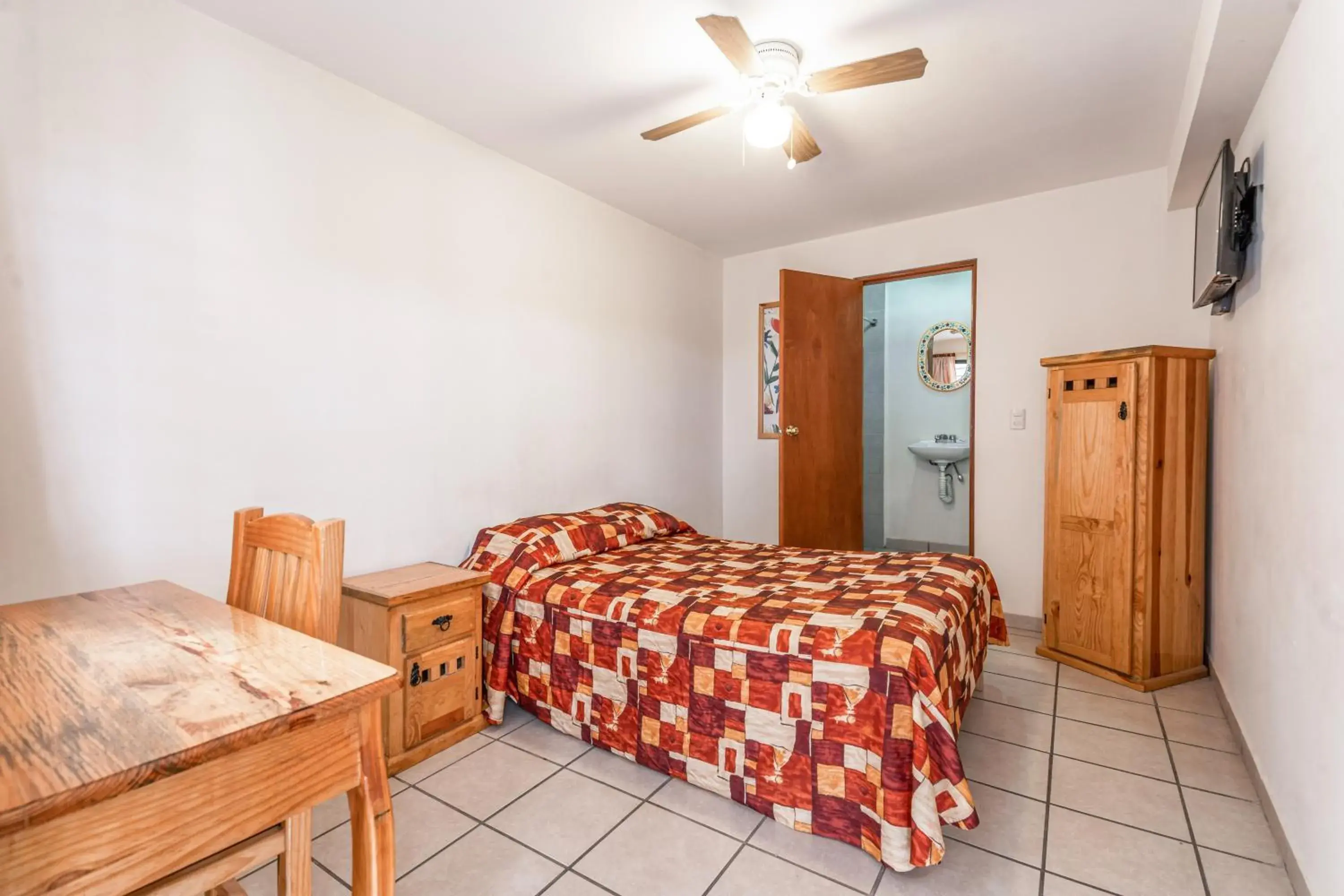 Double Room in Cinco de Mayo Hotel Double Room in Cinco de Mayo Hotel