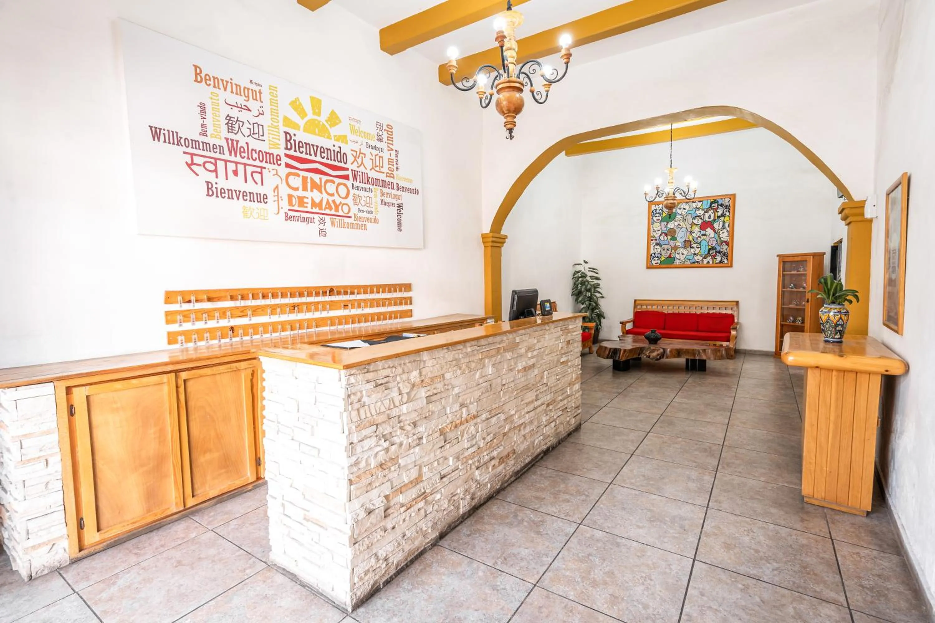 Living room in Cinco de Mayo Hotel