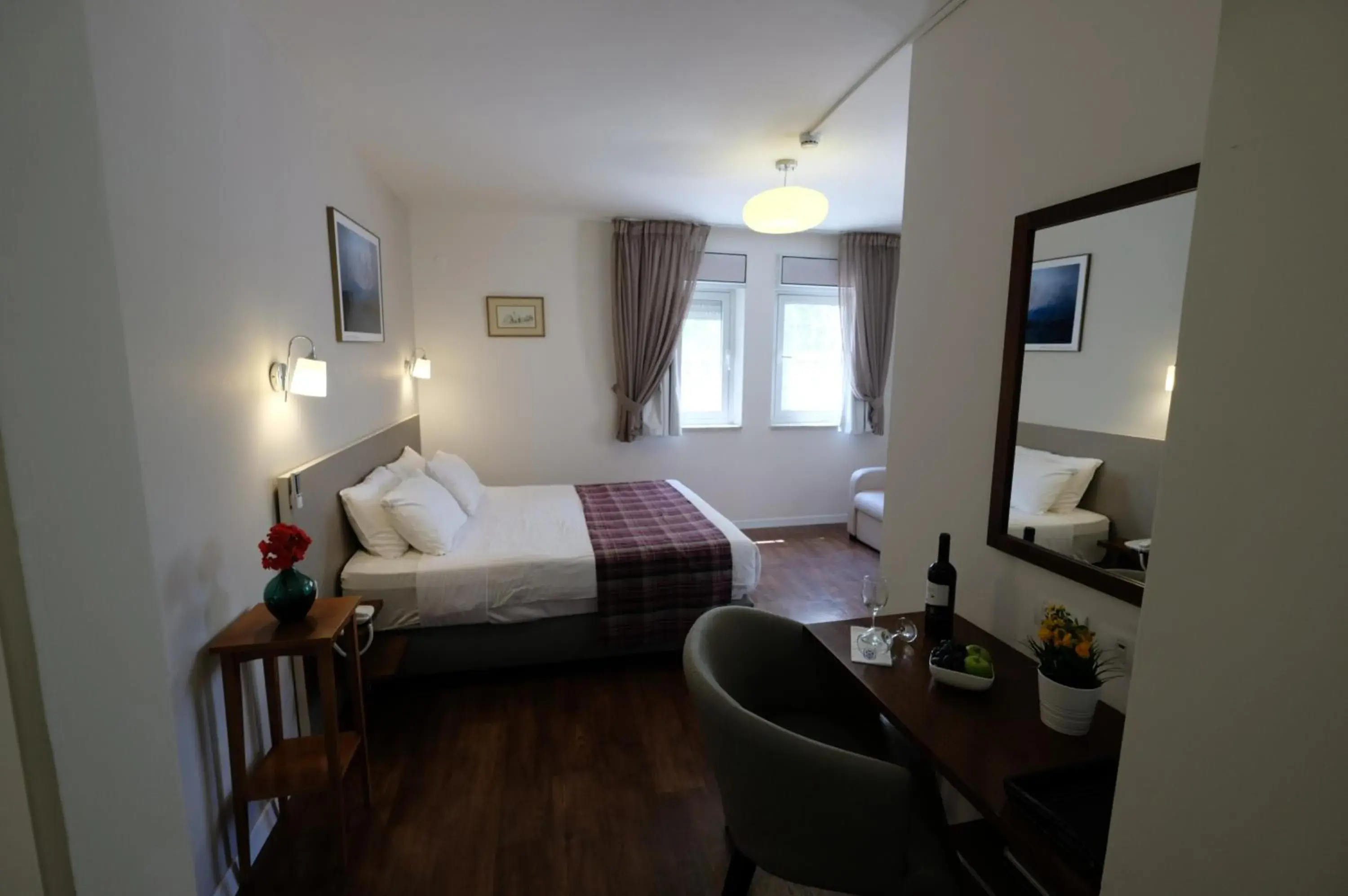 Double Room with Sofa Bed and Garden View - single occupancy in Scots House Hotel Double Room with Sofa Bed and Garden View - single occupancy in Scots House Hotel