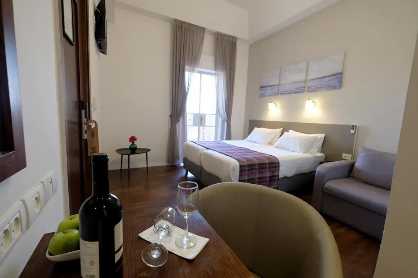 Twin Room with Balcony & City View - single occupancy in Scots House Hotel Twin Room with Balcony & City View - single occupancy in Scots House Hotel