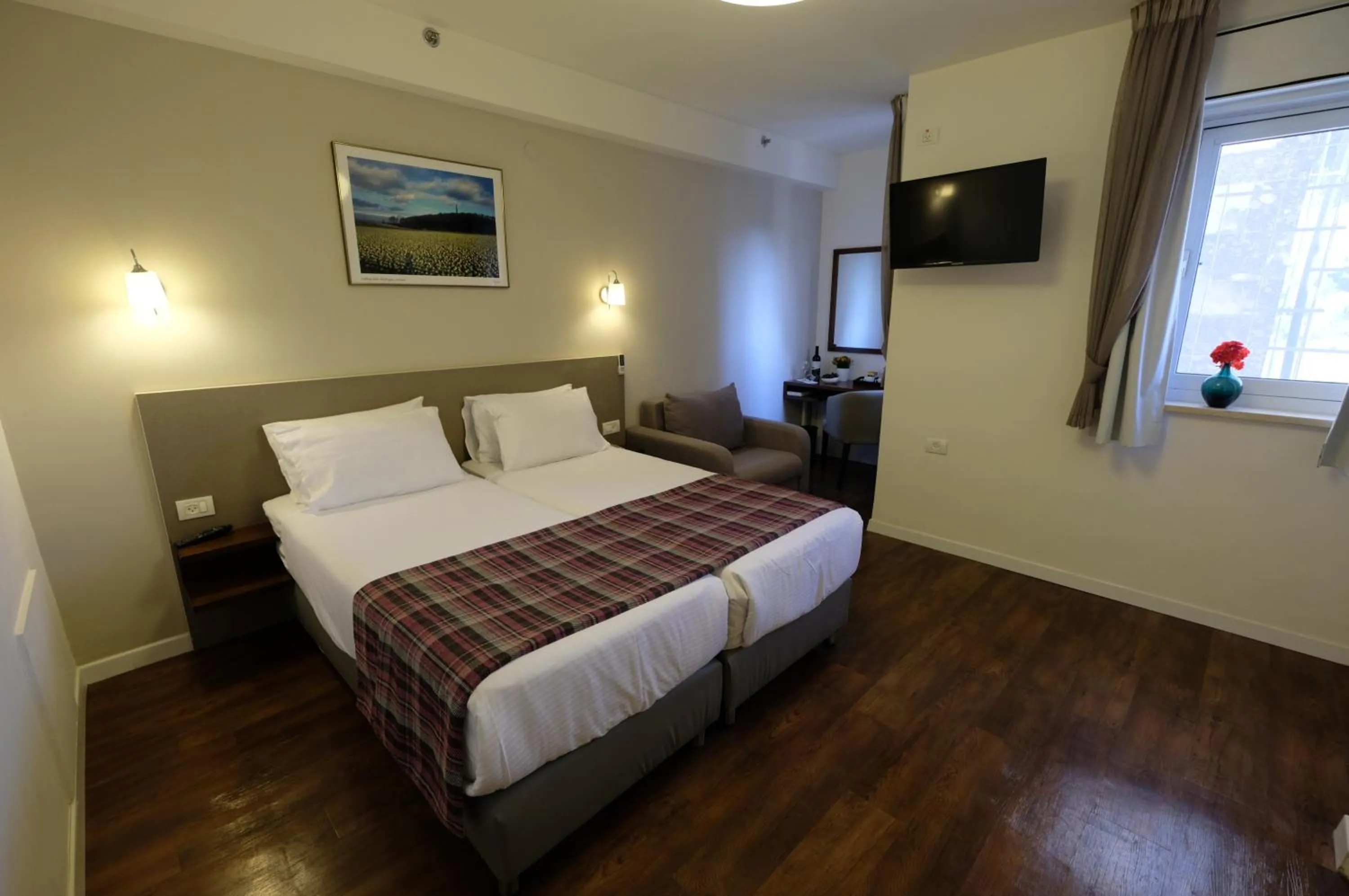 Bed in Scots House Hotel