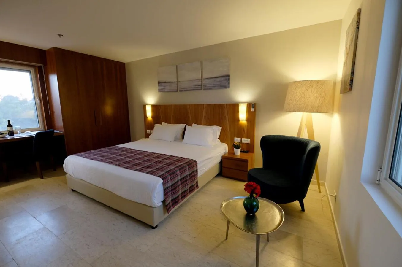 Photo of the whole room, Bed in Scots House Hotel