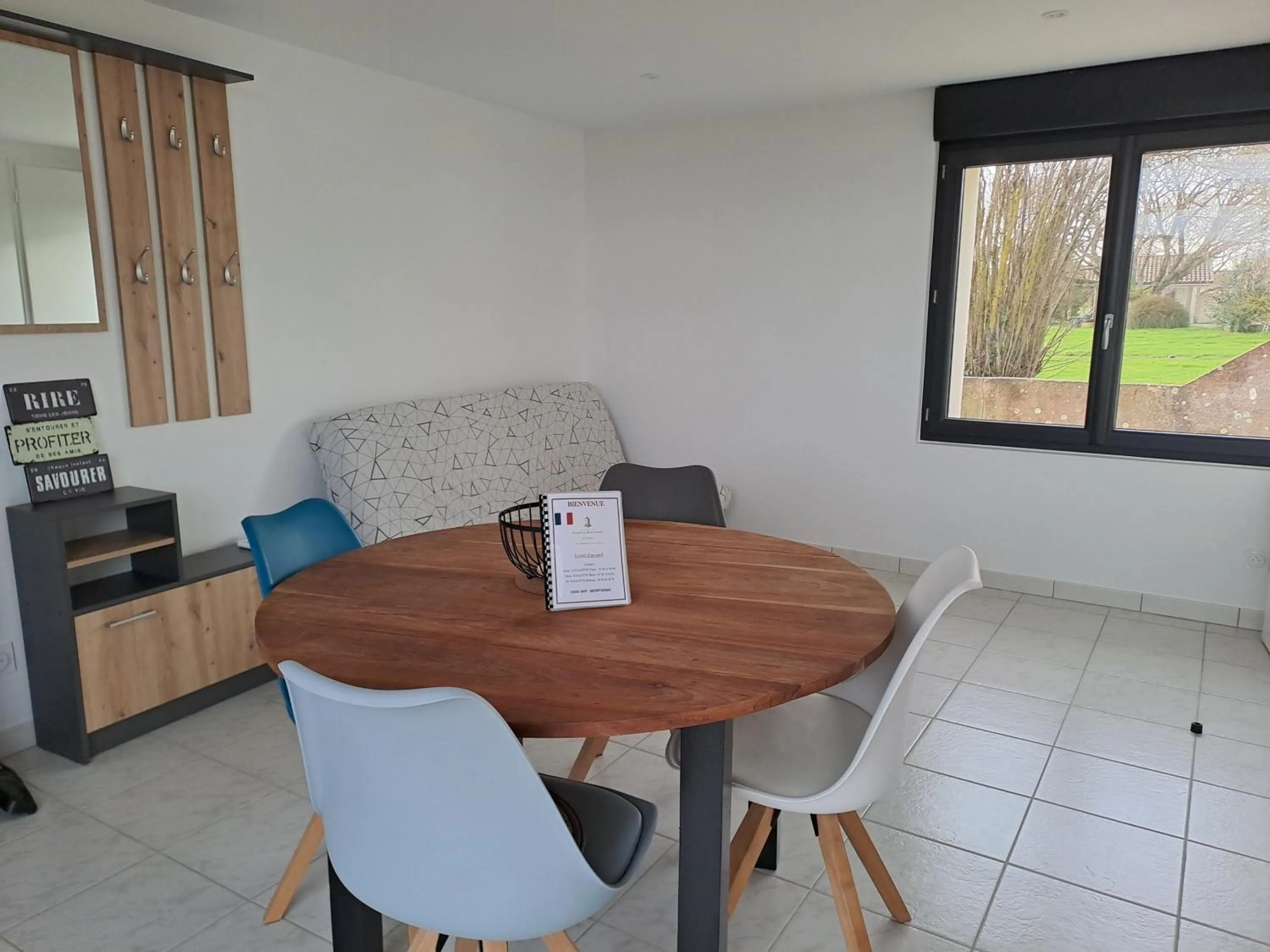 Seating area in Chambres d'Hôtes Château Pierre de Montignac