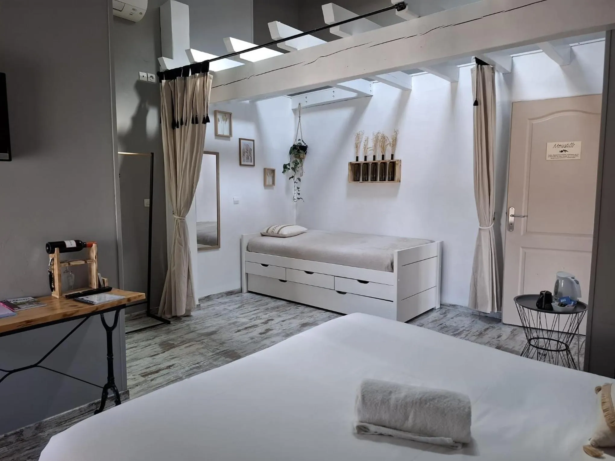 Bedroom, Bed in Chambres d'Hôtes Château Pierre de Montignac